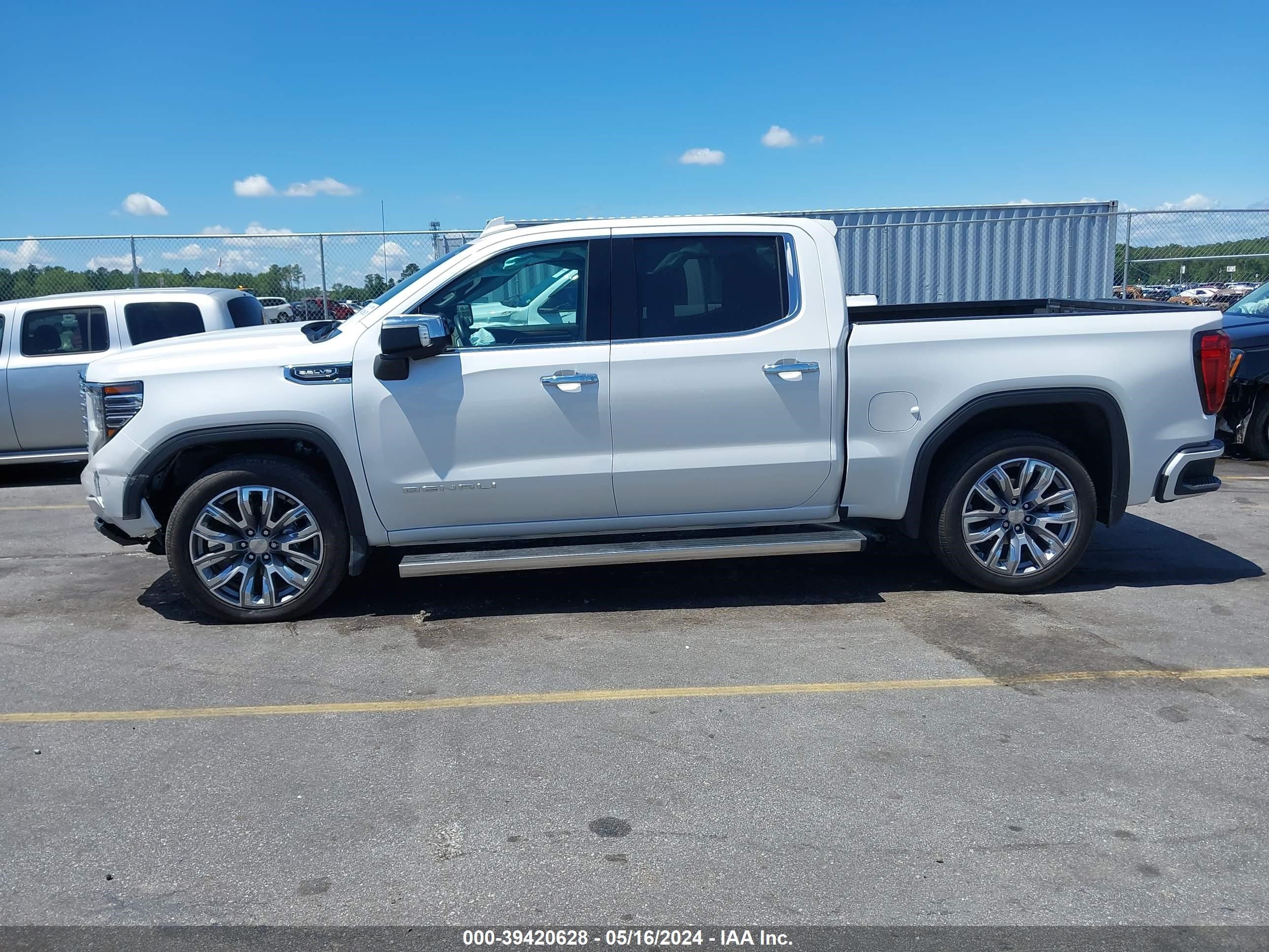 2022 GMC Sierra 1500 4Wd Short Box Denali vin: 3GTUUGEDXNG682690