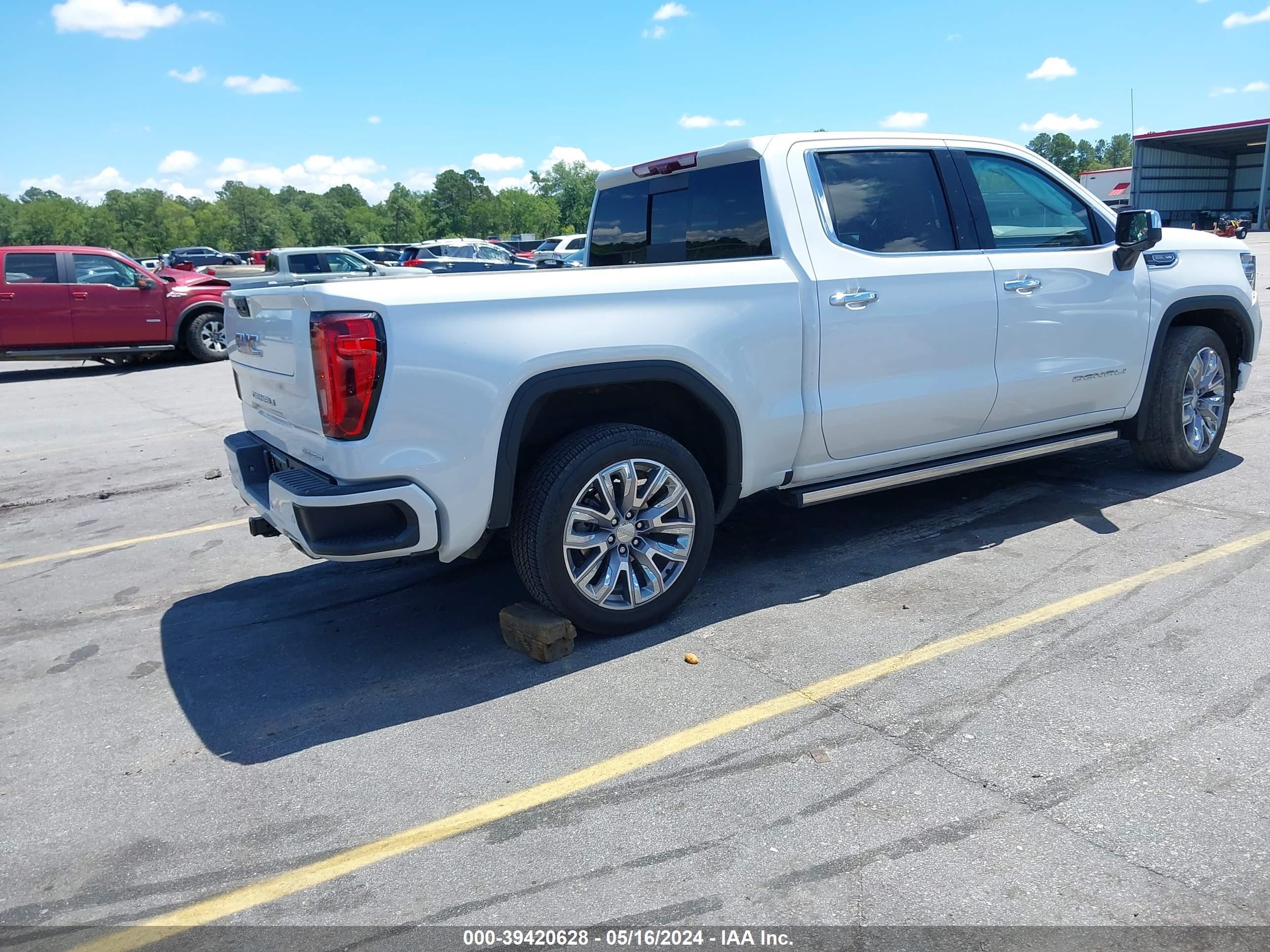 2022 GMC Sierra 1500 4Wd Short Box Denali vin: 3GTUUGEDXNG682690