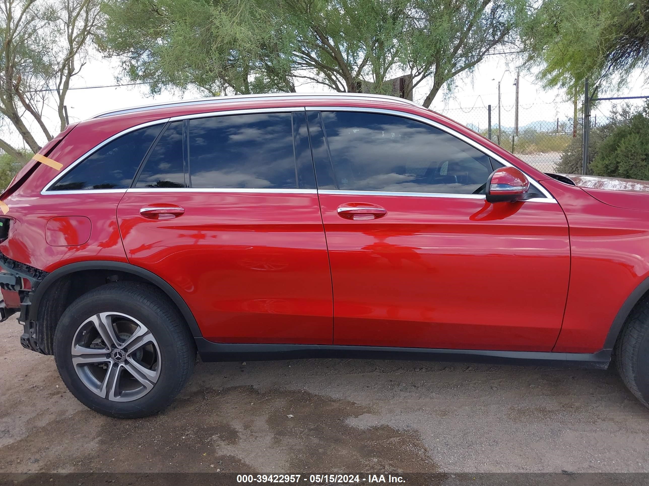 2020 Mercedes-Benz Glc 300 vin: WDC0G8DB7LF702270