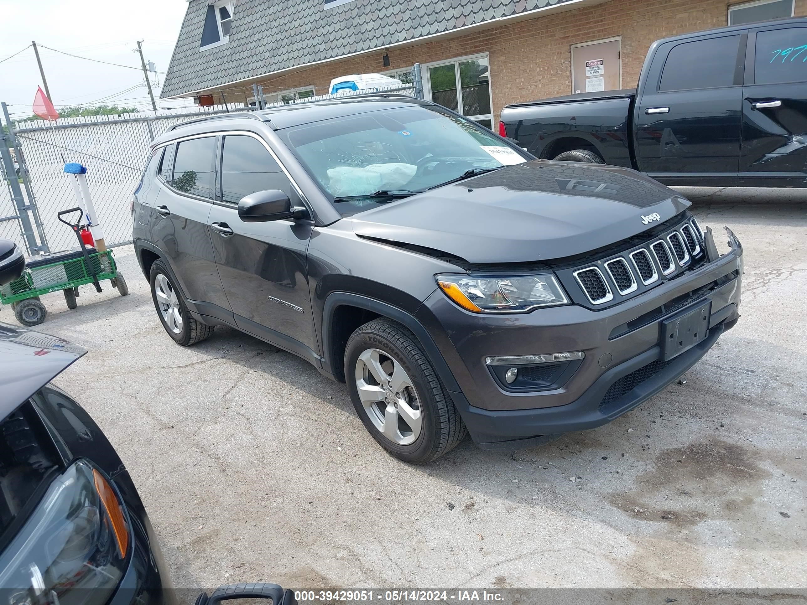 2019 Jeep Compass Latitude Fwd vin: 3C4NJCBB6KT809415