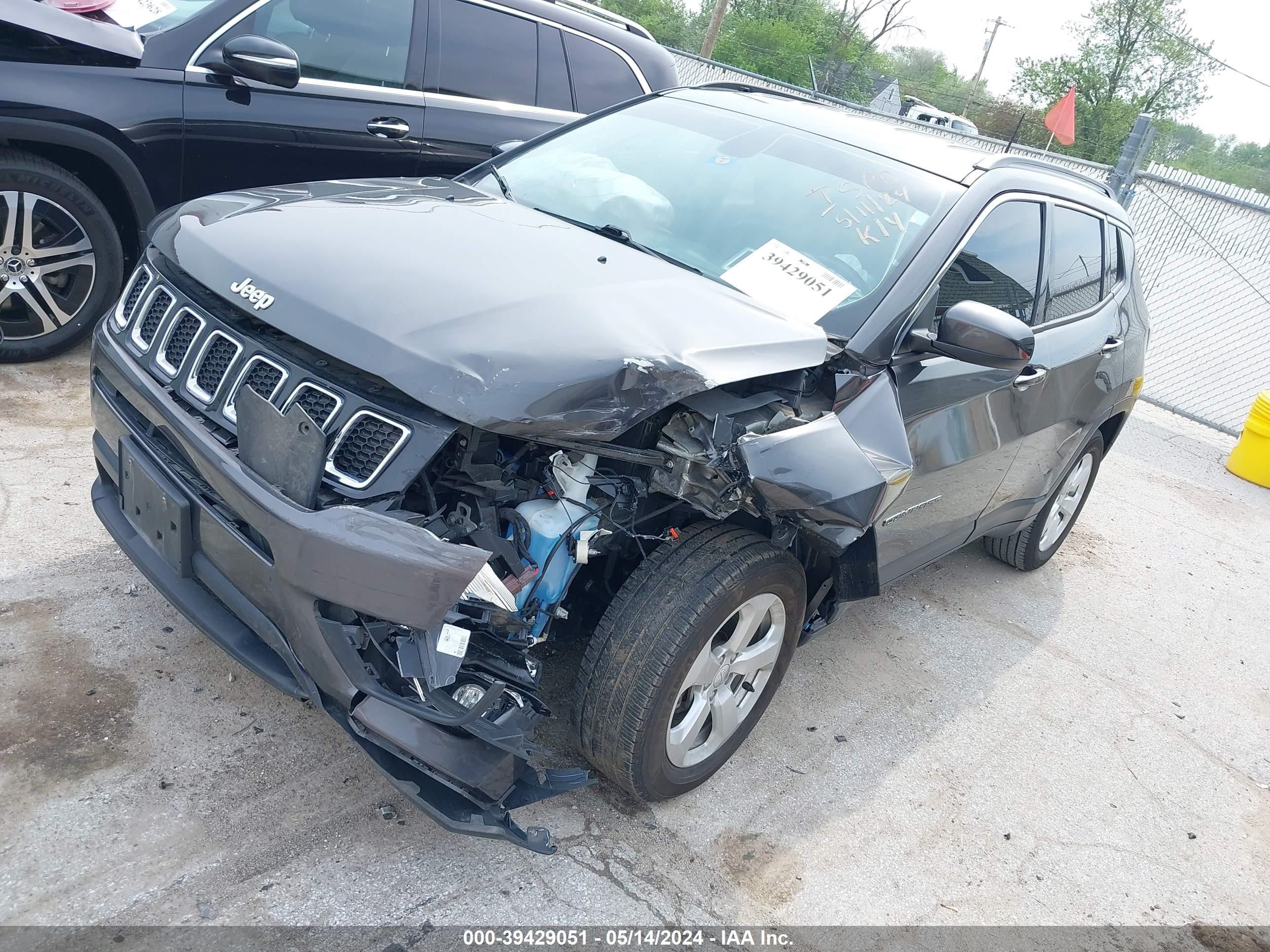 2019 Jeep Compass Latitude Fwd vin: 3C4NJCBB6KT809415