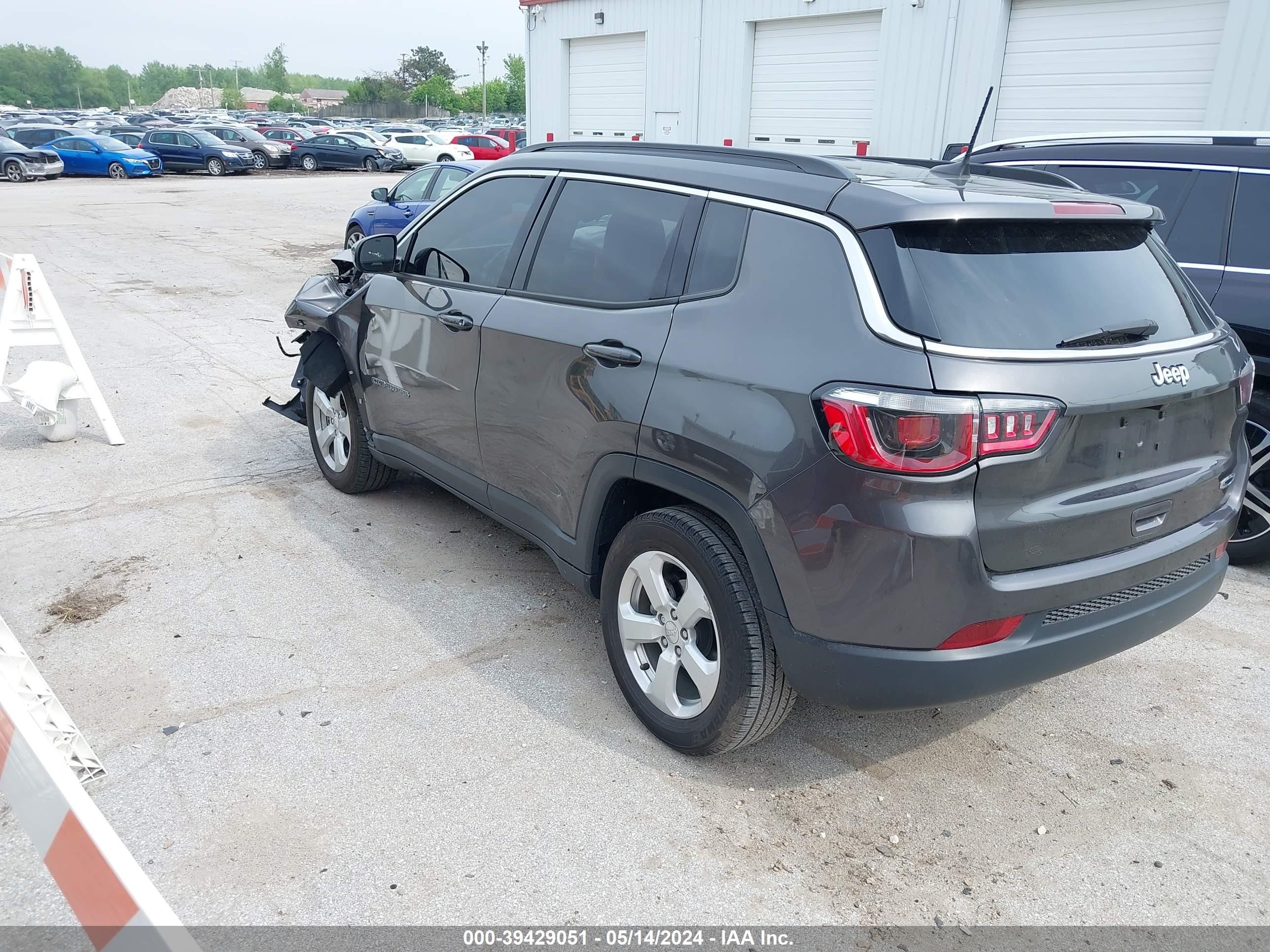 2019 Jeep Compass Latitude Fwd vin: 3C4NJCBB6KT809415