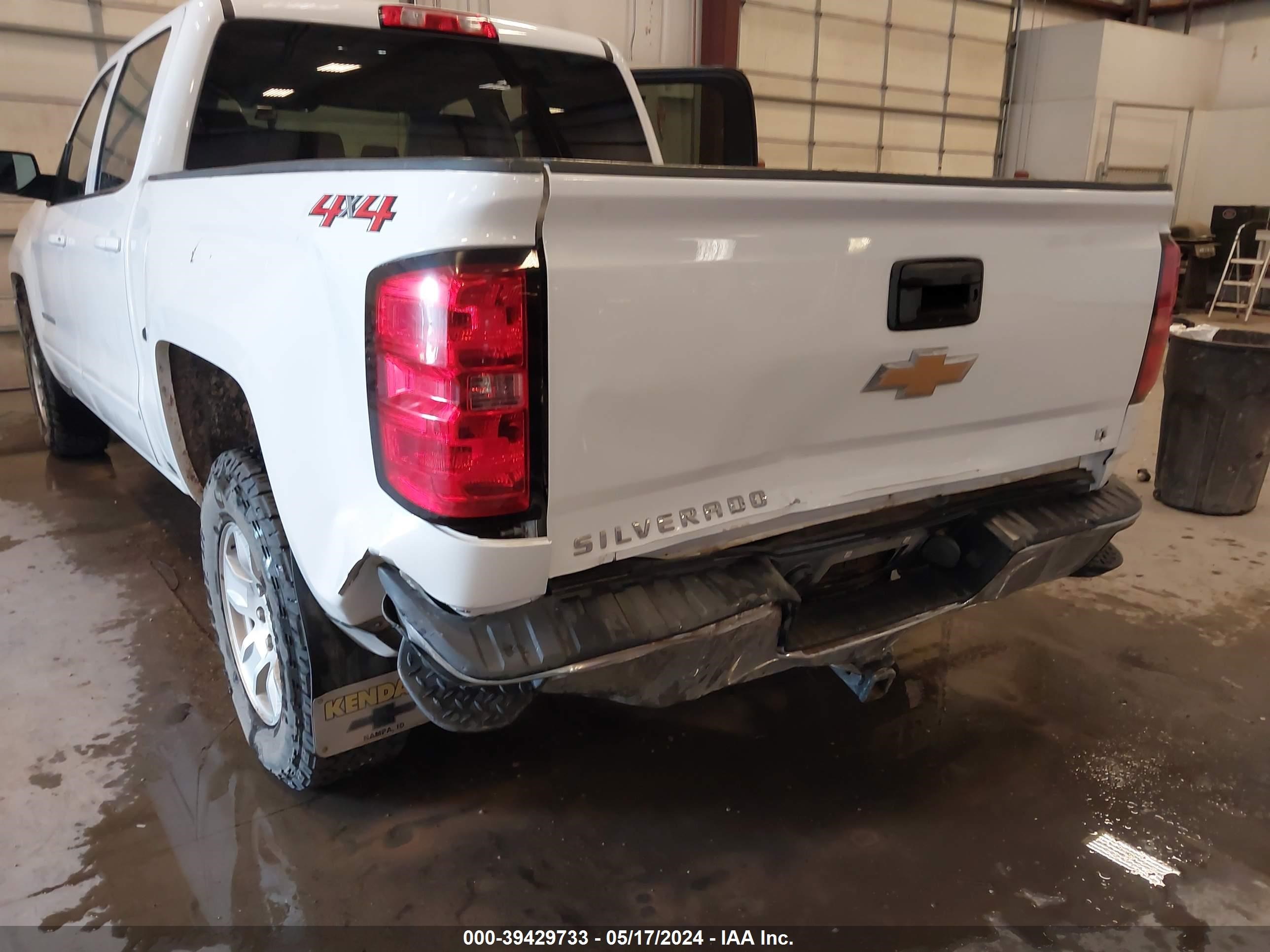 3GCUKREC0JG114175 2018 Chevrolet Silverado 1500 1Lt