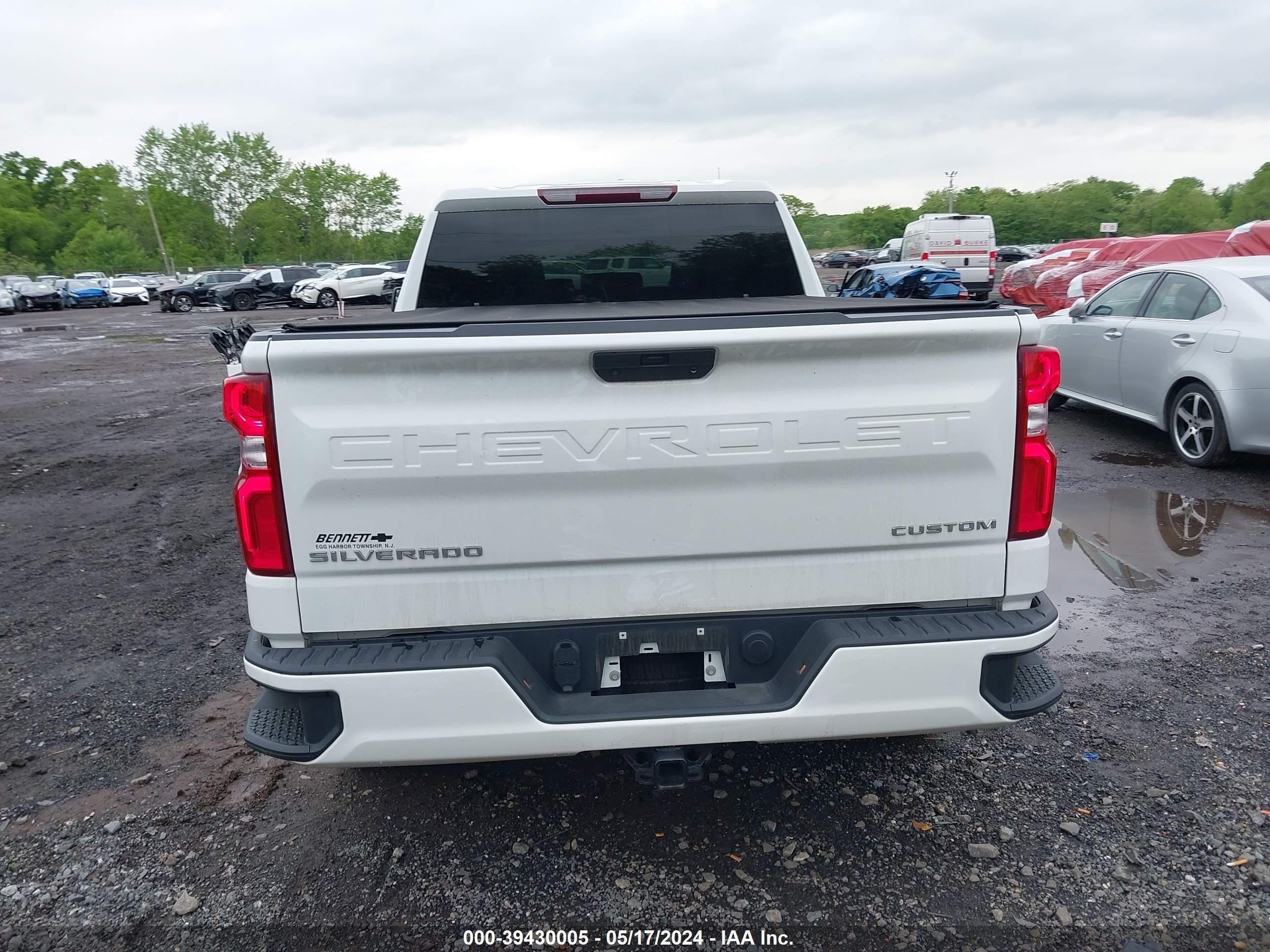 2020 Chevrolet Silverado 1500 4Wd Double Cab Standard Bed Custom vin: 1GCRYBEHXLZ371046