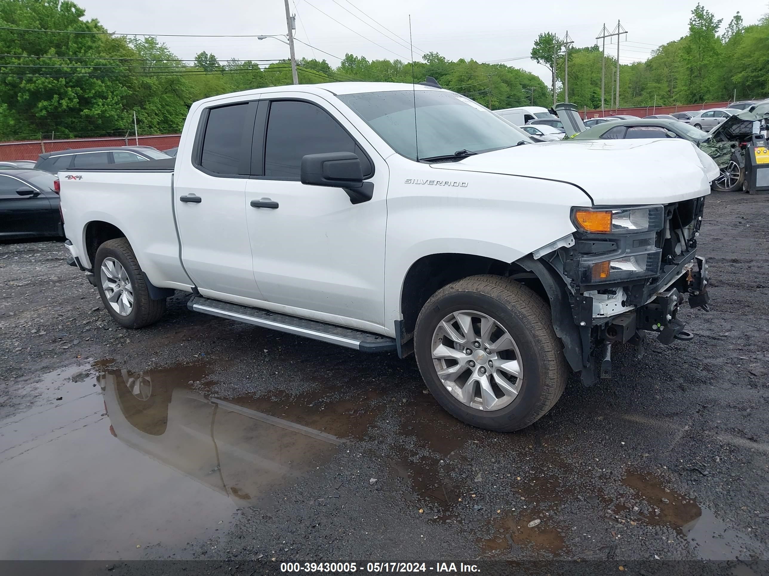 2020 Chevrolet Silverado 1500 4Wd Double Cab Standard Bed Custom vin: 1GCRYBEHXLZ371046