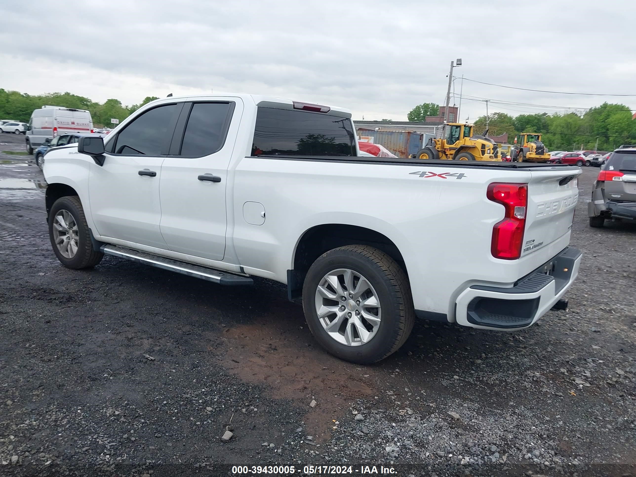 2020 Chevrolet Silverado 1500 4Wd Double Cab Standard Bed Custom vin: 1GCRYBEHXLZ371046