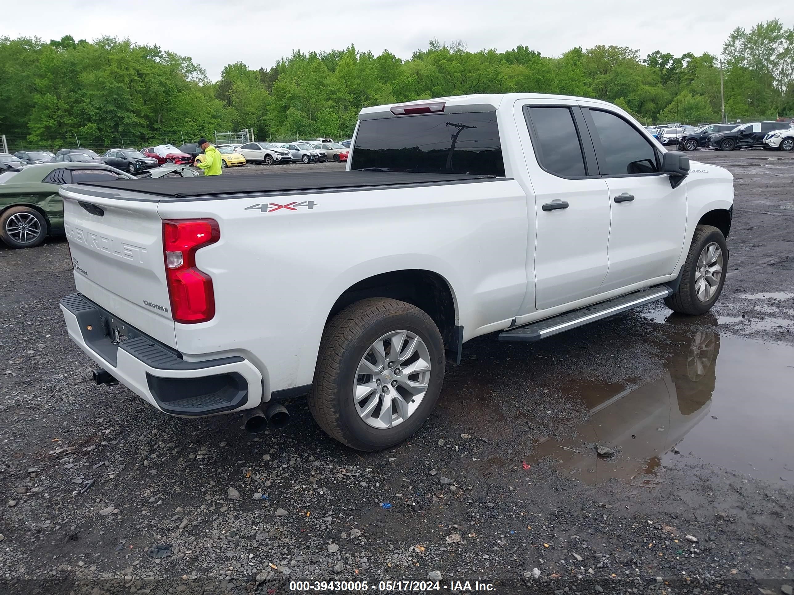 2020 Chevrolet Silverado 1500 4Wd Double Cab Standard Bed Custom vin: 1GCRYBEHXLZ371046