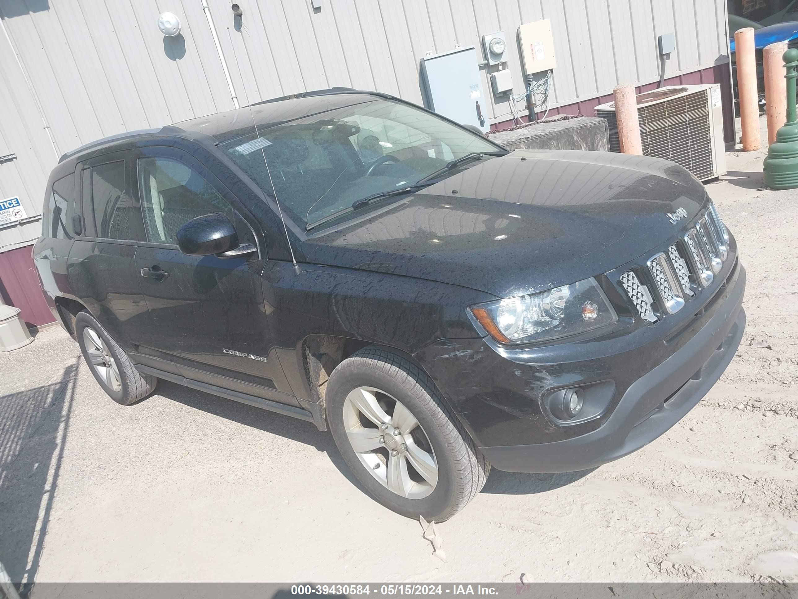 2017 Jeep Compass Latitude 4X4 vin: 1C4NJDEB7HD167528