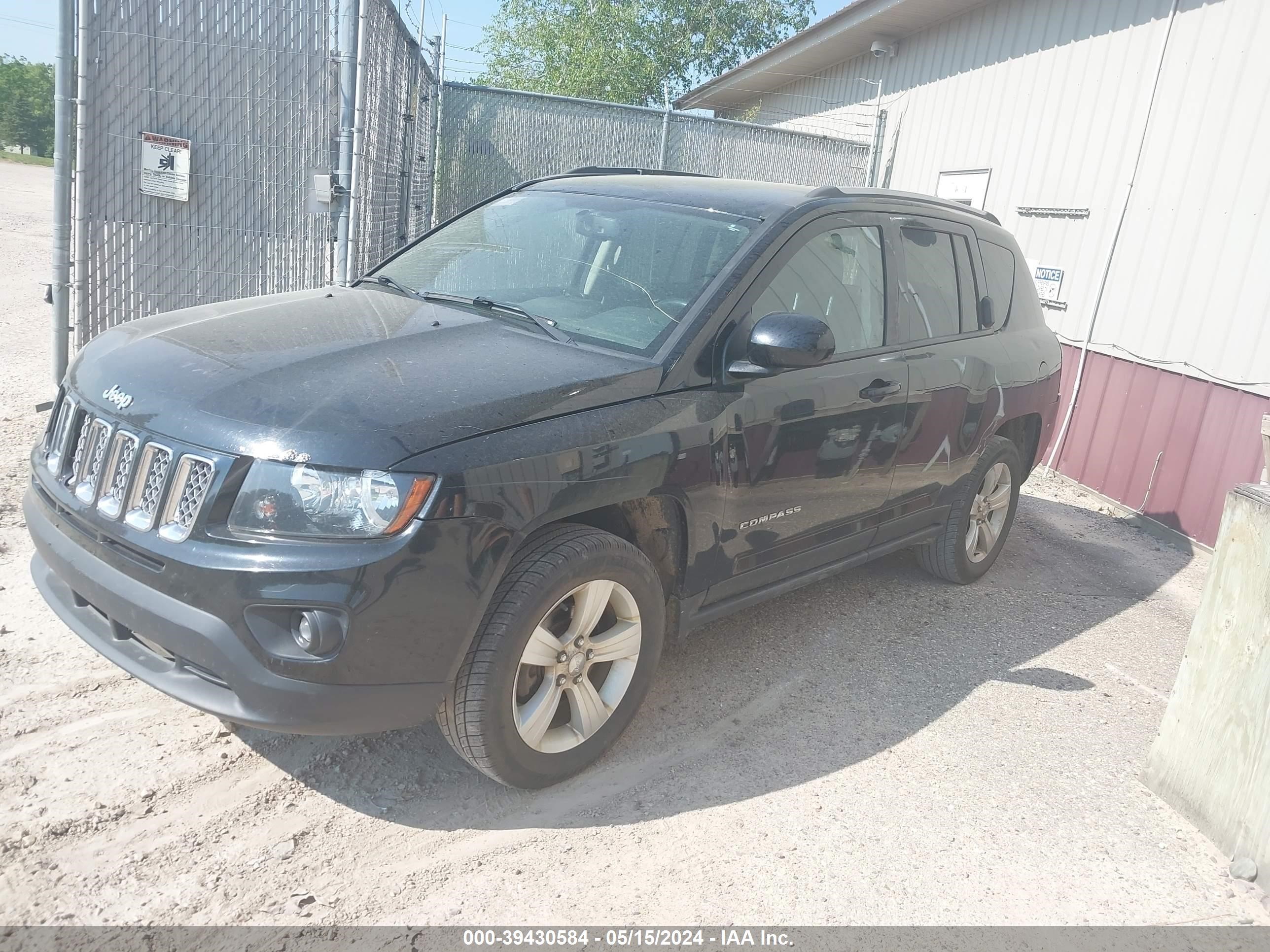 2017 Jeep Compass Latitude 4X4 vin: 1C4NJDEB7HD167528