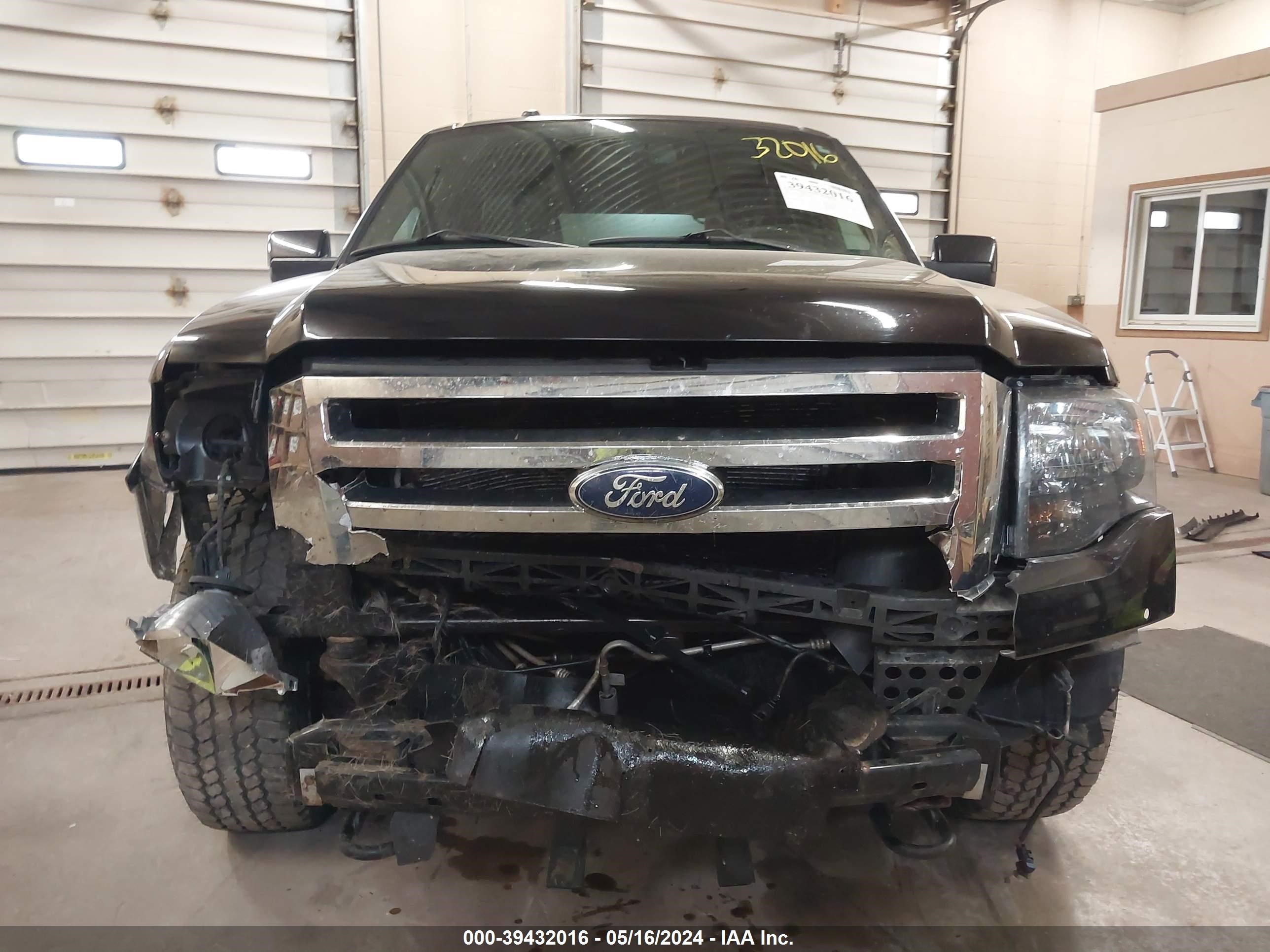 2013 Ford Expedition Limited vin: 1FMJU2A53DEF02021