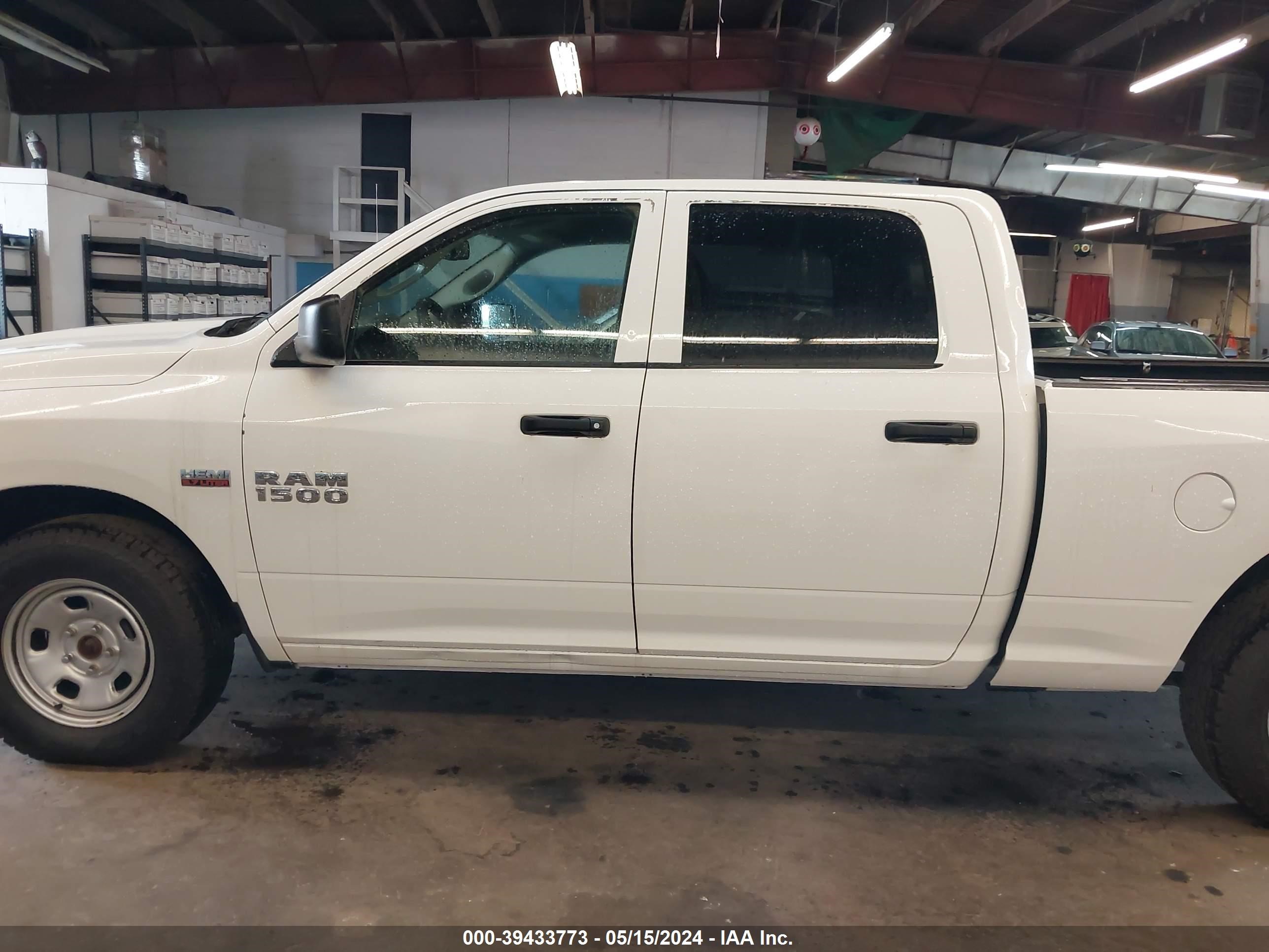 2018 Ram 1500 Tradesman 4X4 6'4 Box vin: 1C6RR7ST5JS295543