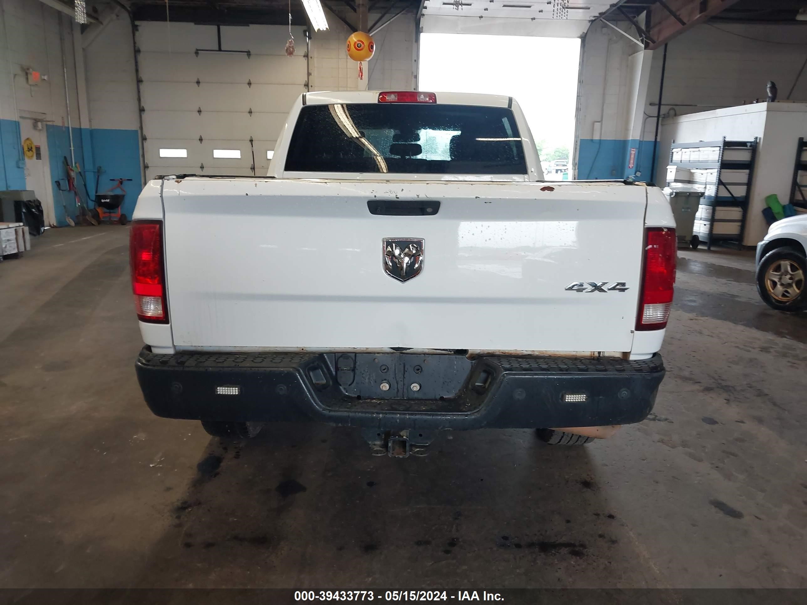 2018 Ram 1500 Tradesman 4X4 6'4 Box vin: 1C6RR7ST5JS295543