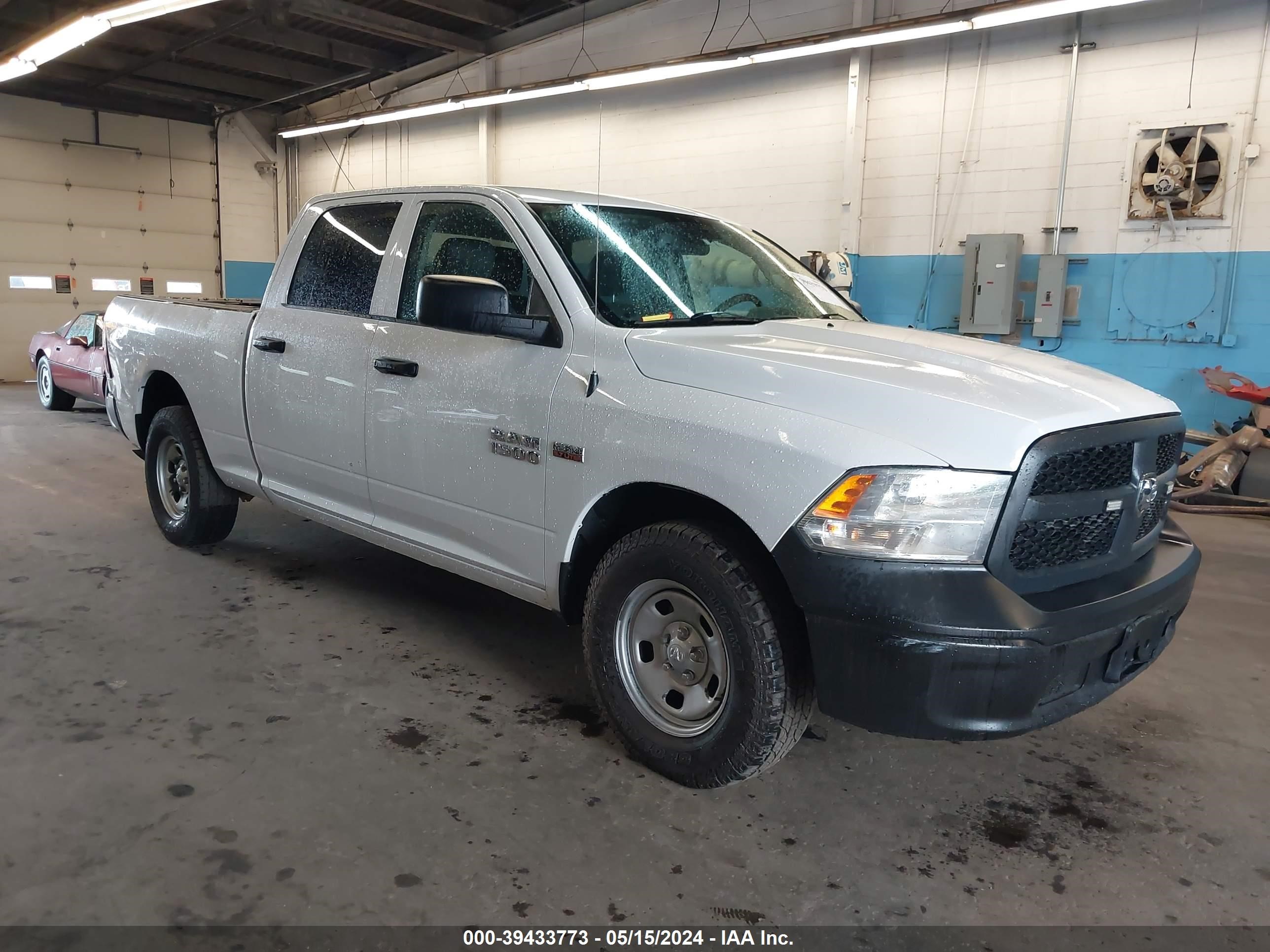 2018 Ram 1500 Tradesman 4X4 6'4 Box vin: 1C6RR7ST5JS295543