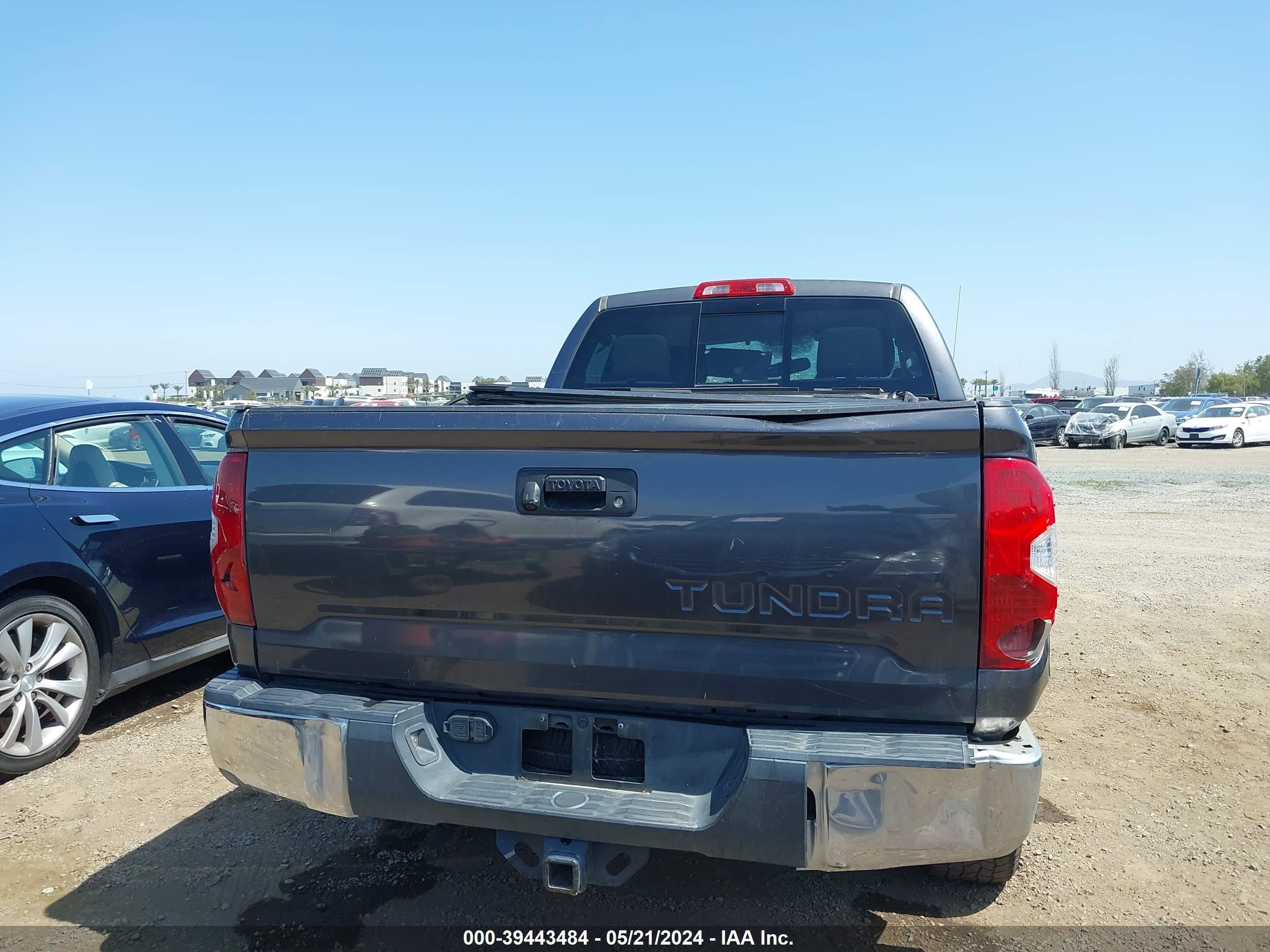 2017 Toyota Tundra Sr5 5.7L V8 vin: 5TFRY5F18HX220213