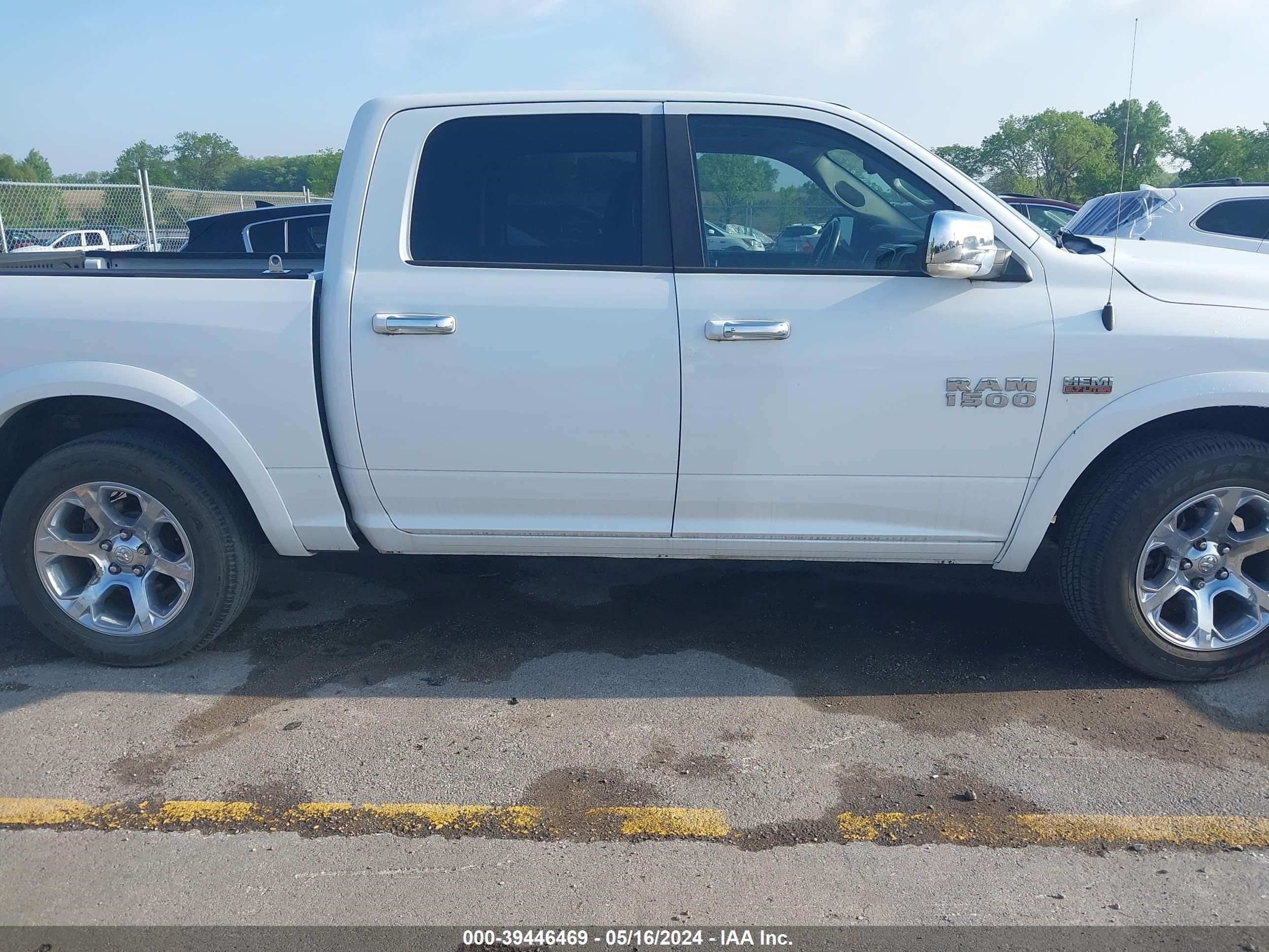 2015 Ram 1500 Laramie vin: 1C6RR7NT8FS777054