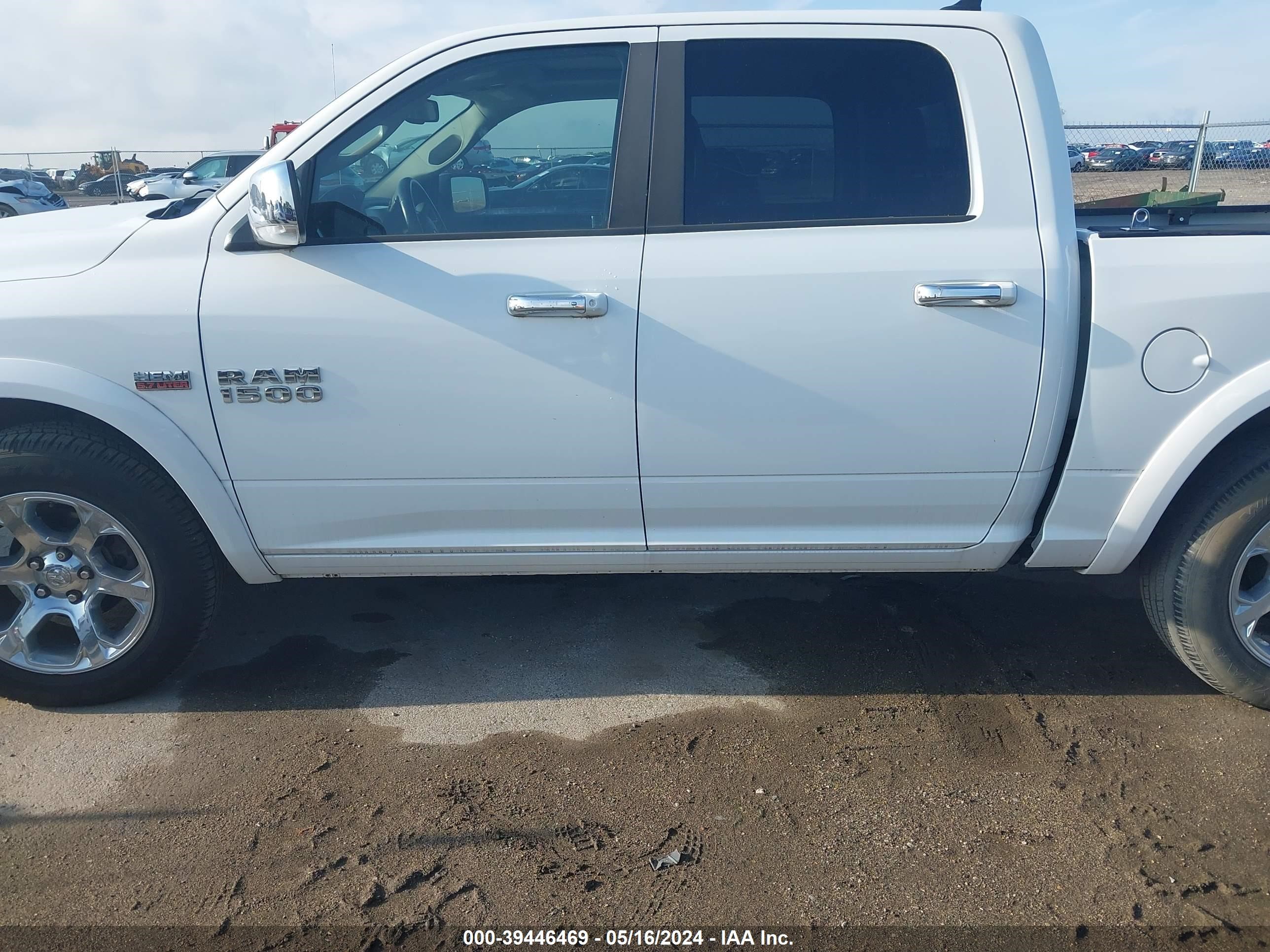 2015 Ram 1500 Laramie vin: 1C6RR7NT8FS777054