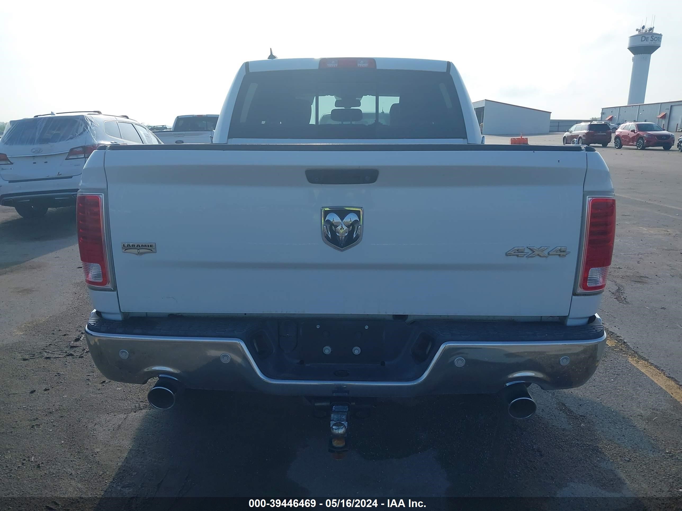 2015 Ram 1500 Laramie vin: 1C6RR7NT8FS777054