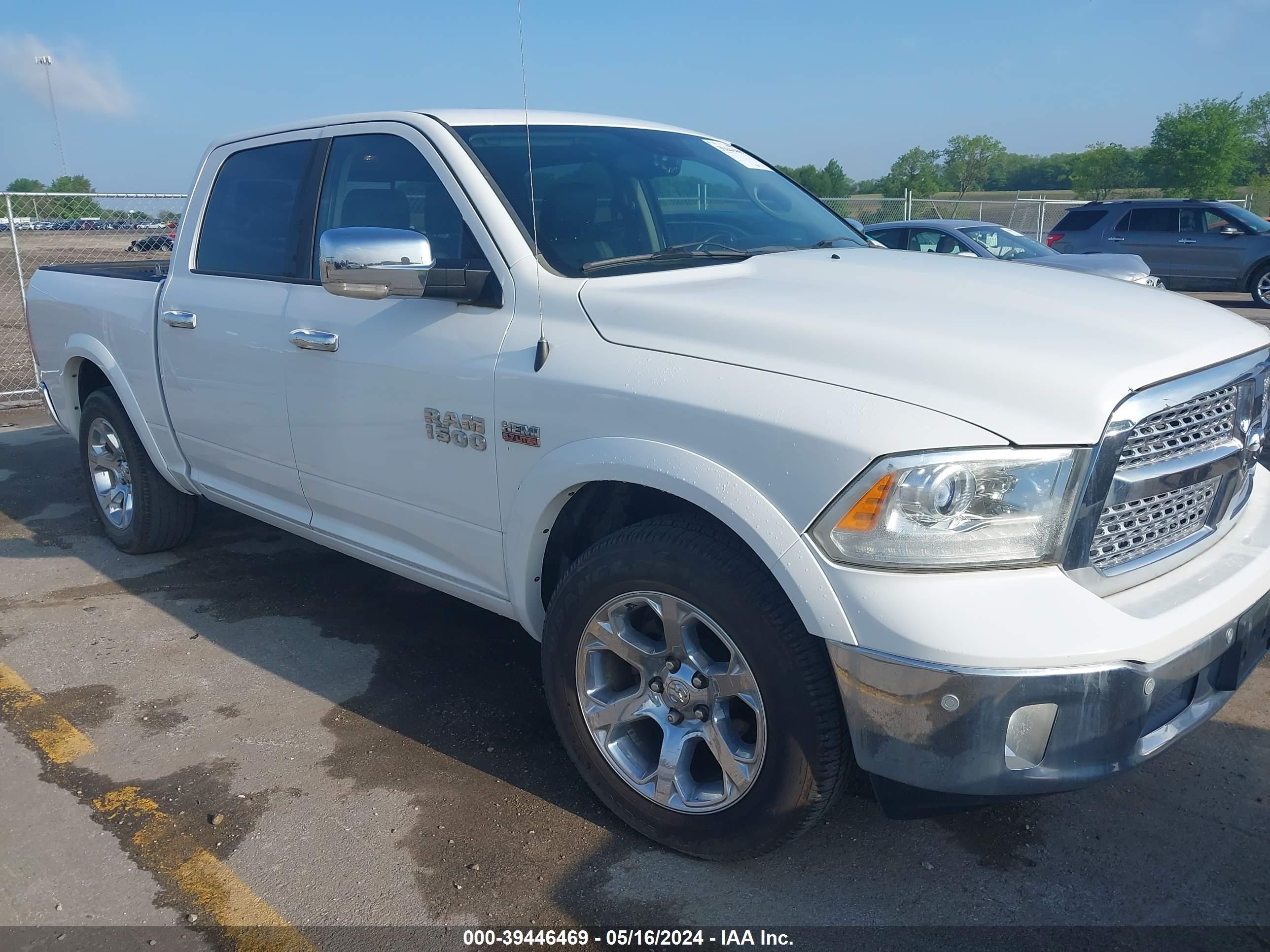 2015 Ram 1500 Laramie vin: 1C6RR7NT8FS777054