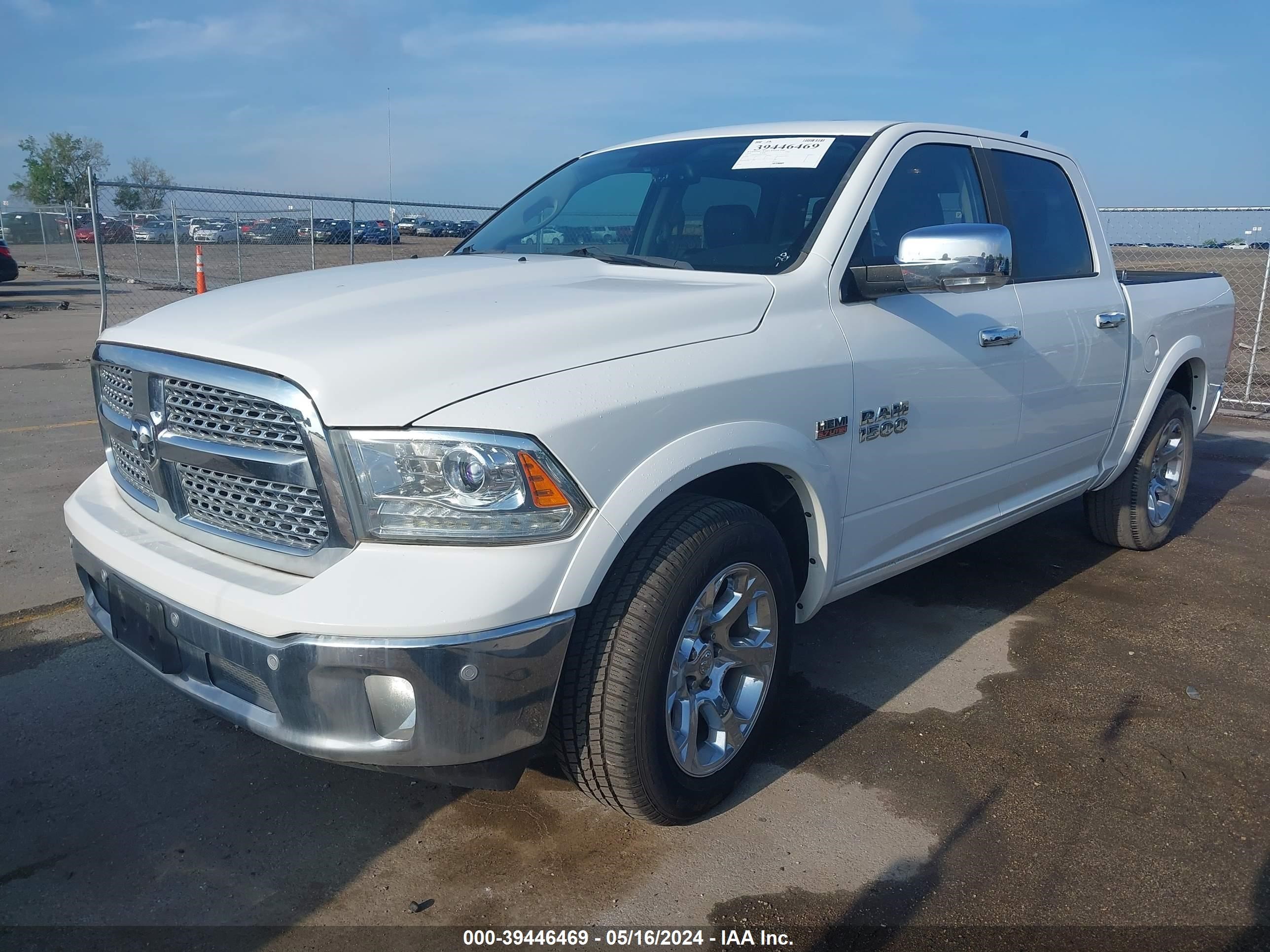 2015 Ram 1500 Laramie vin: 1C6RR7NT8FS777054