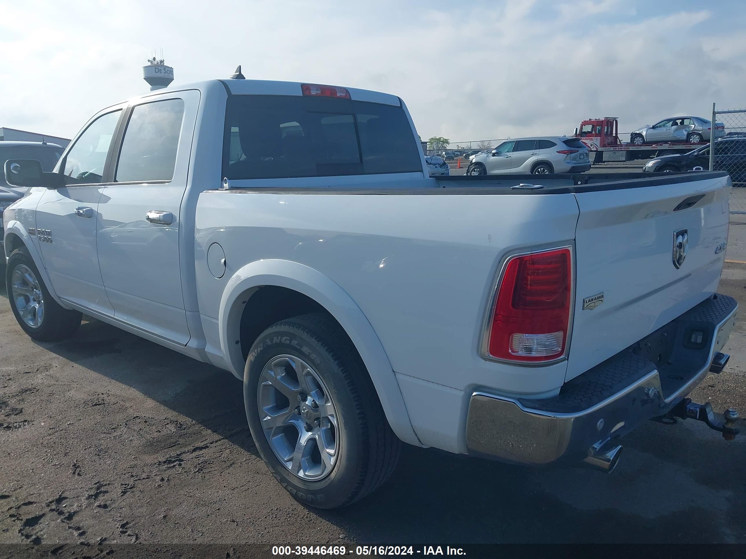 2015 Ram 1500 Laramie vin: 1C6RR7NT8FS777054