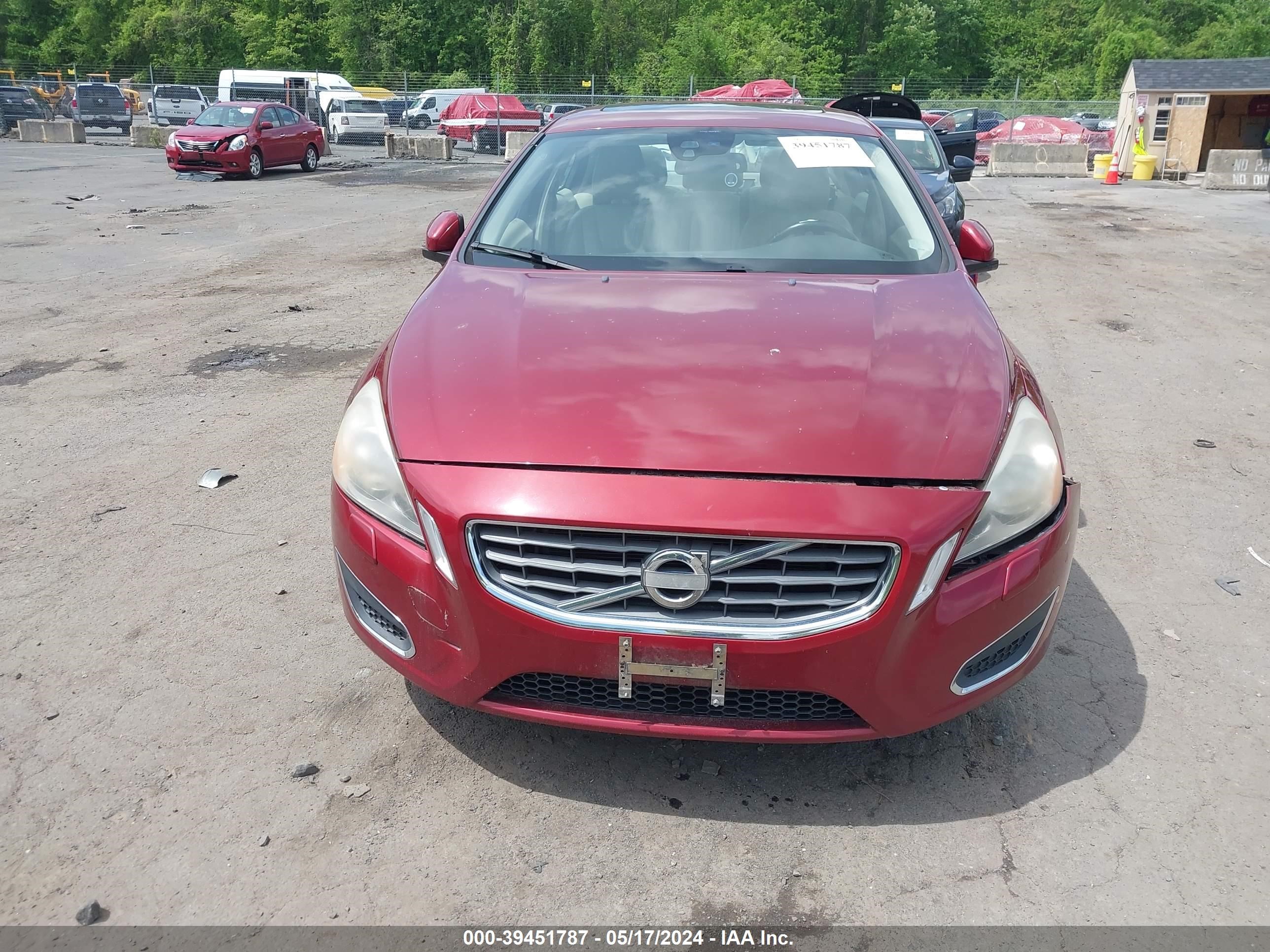 2012 Volvo S60 T5 vin: YV1622FS9C2111562