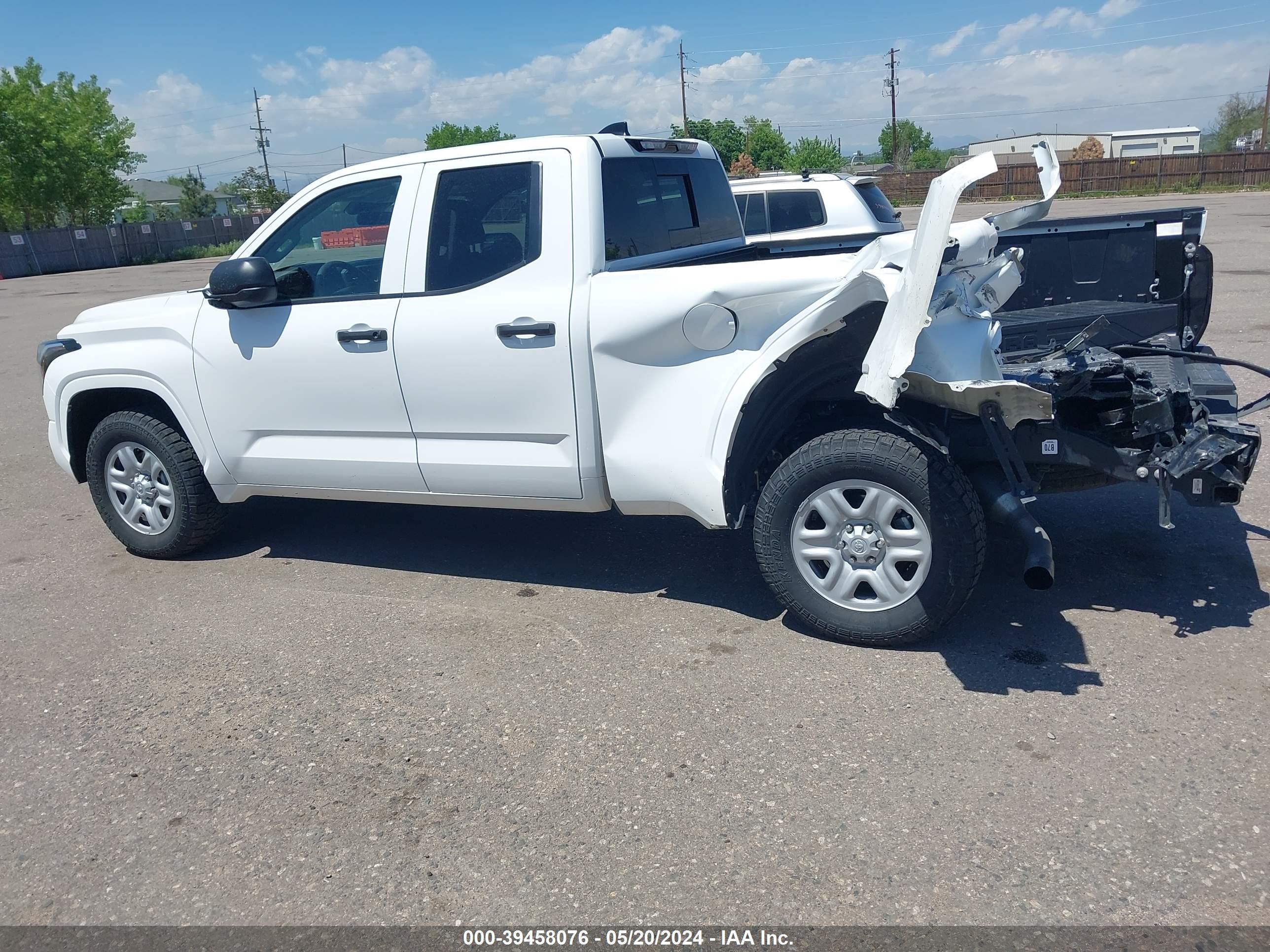 2022 Toyota Tundra Sr vin: 5TFKB5AA0NX014566