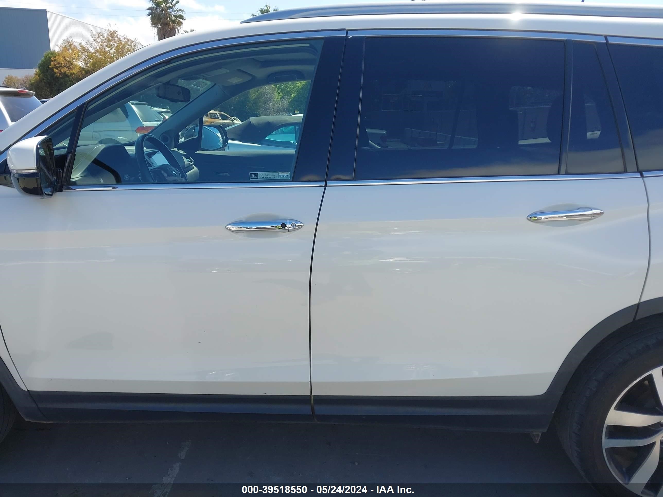 2018 Honda Pilot Touring vin: 5FNYF6H97JB038562