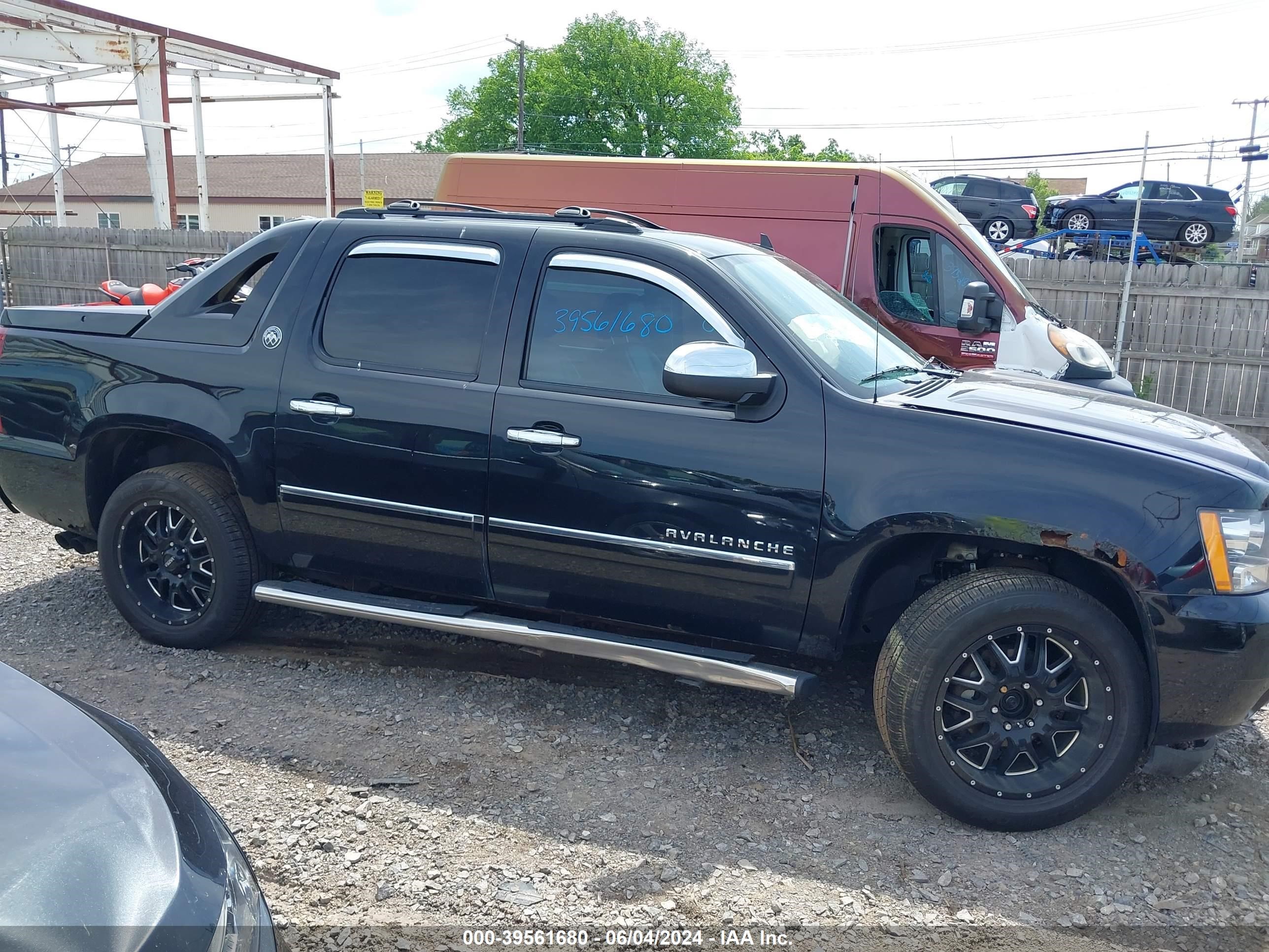 2013 Chevrolet Avalanche Ltz vin: 3GNTKGE73DG145922