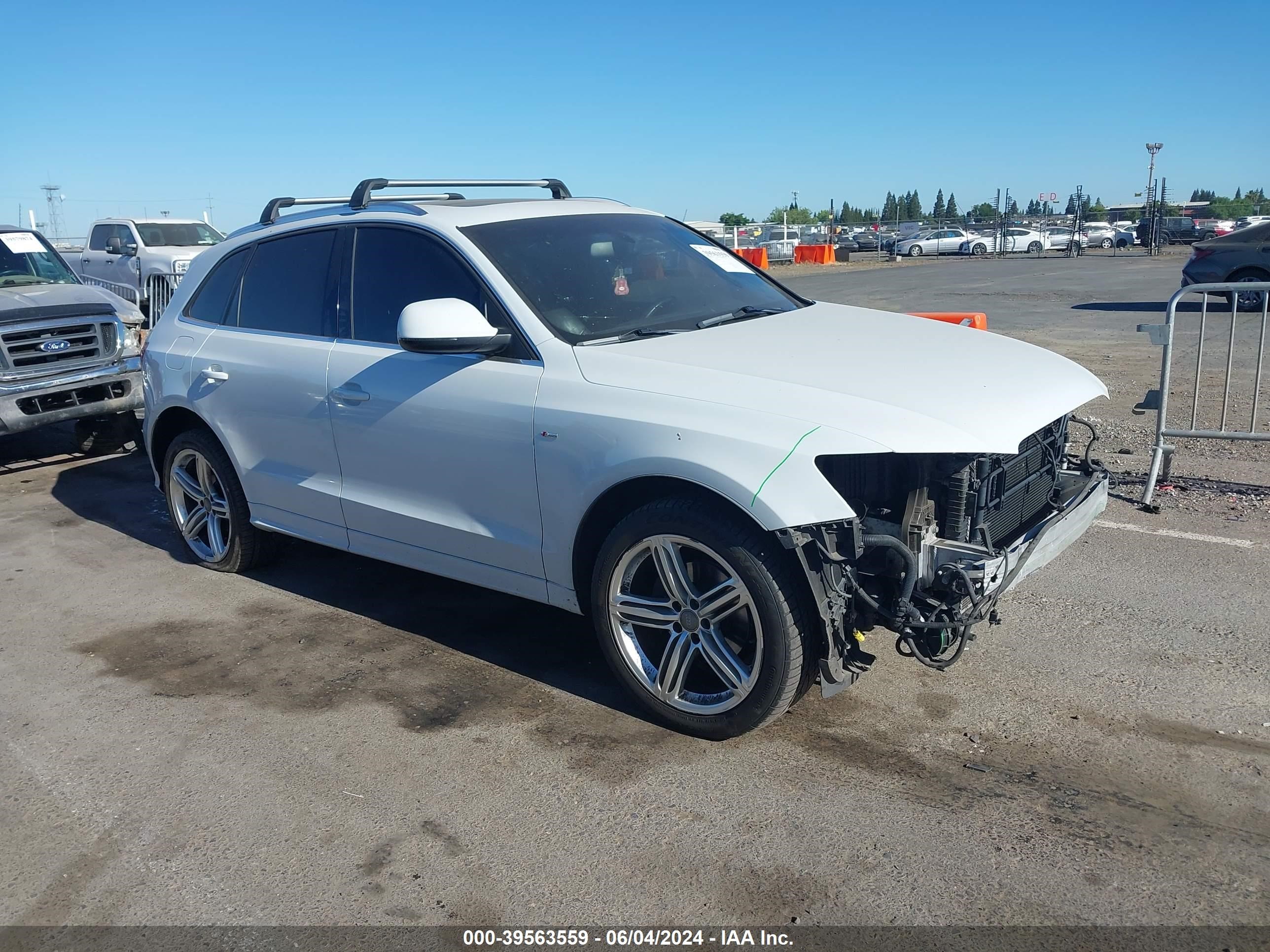 2012 Audi Q5 3.2 Premium vin: WA1WKBFP5CA105548