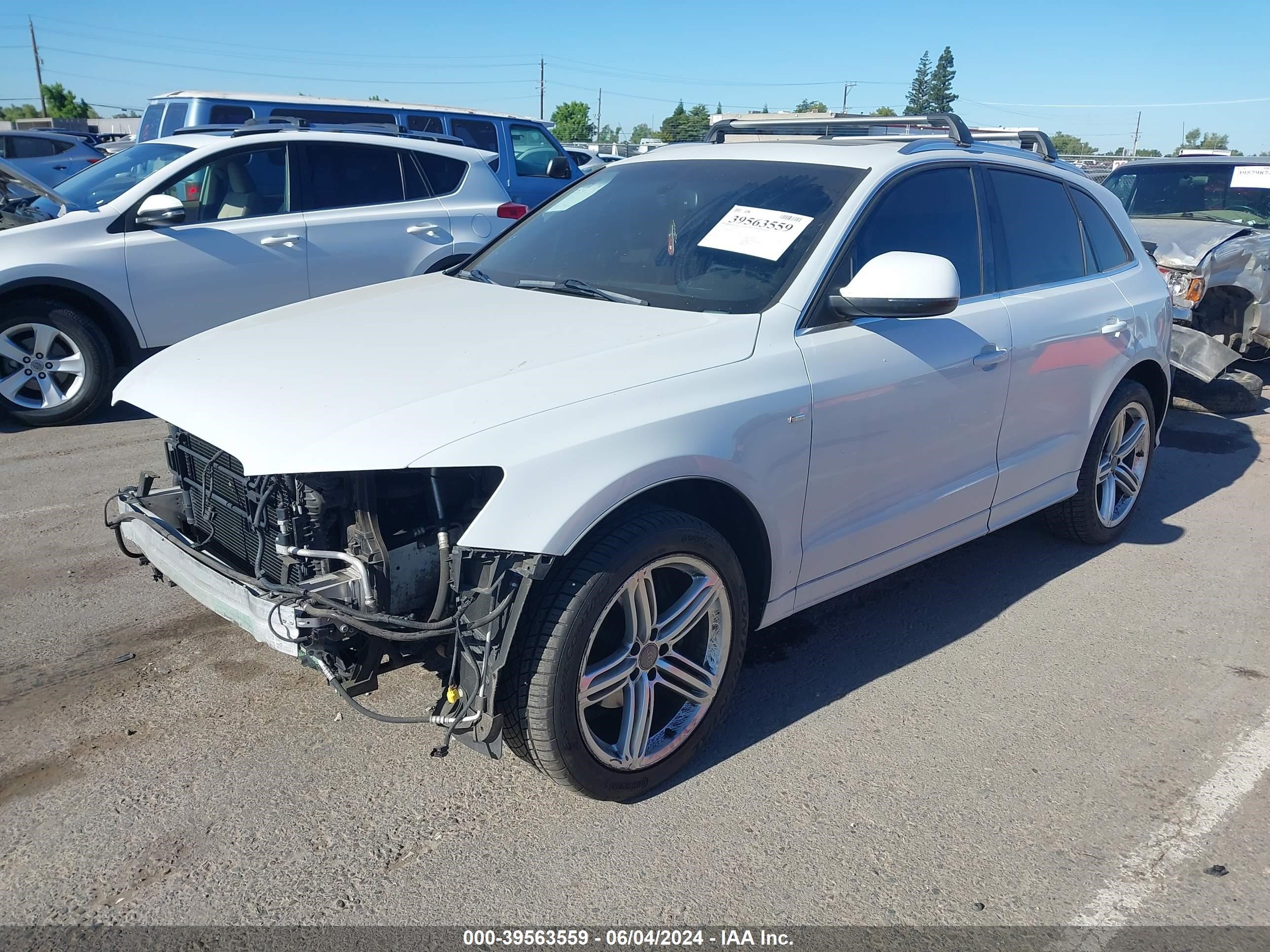 2012 Audi Q5 3.2 Premium vin: WA1WKBFP5CA105548