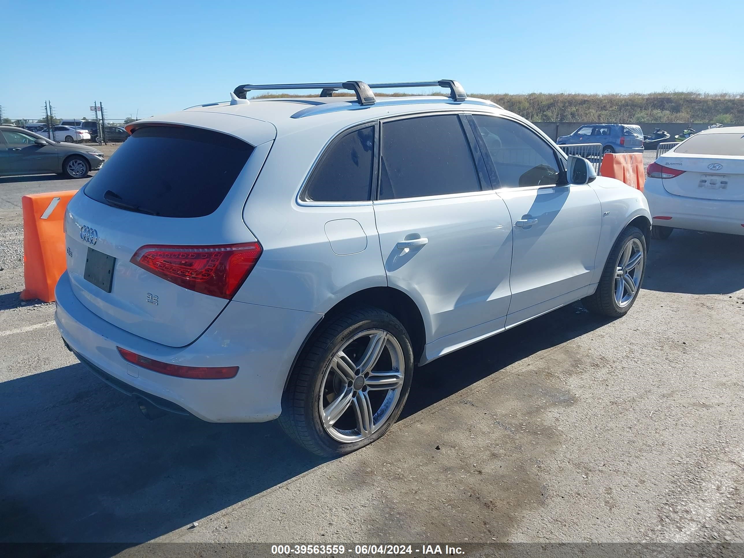 2012 Audi Q5 3.2 Premium vin: WA1WKBFP5CA105548