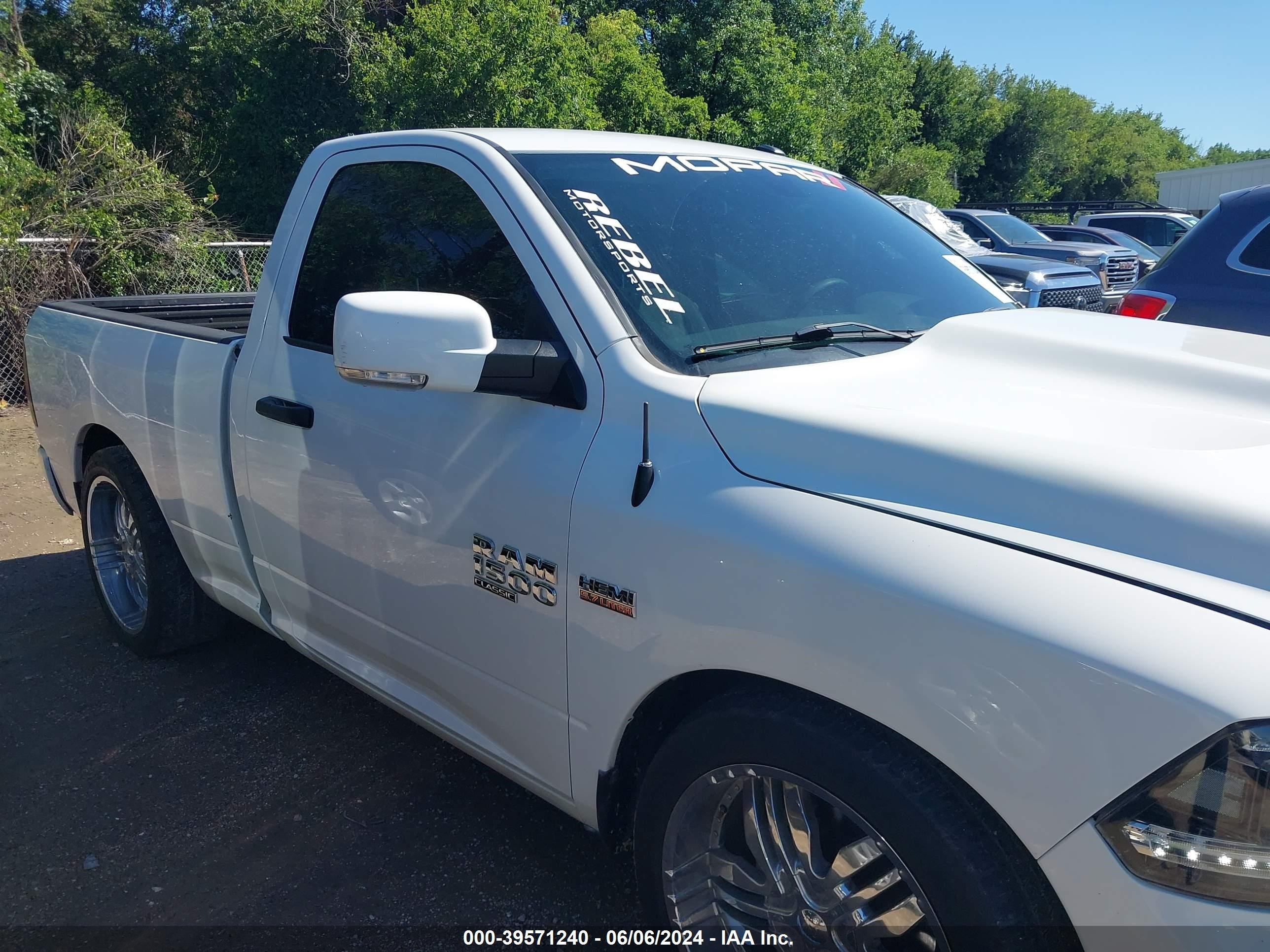 2019 Ram 1500 Classic Tradesman vin: 3C6JR6AT0KG645758