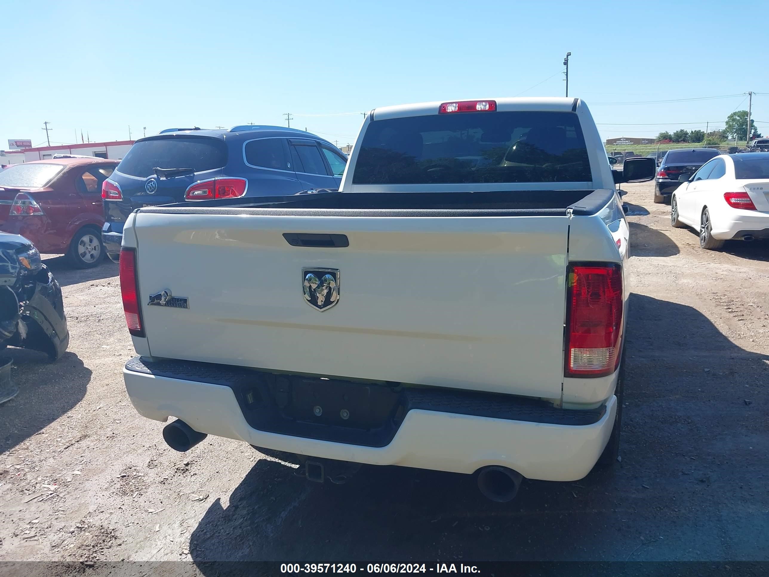 2019 Ram 1500 Classic Tradesman vin: 3C6JR6AT0KG645758