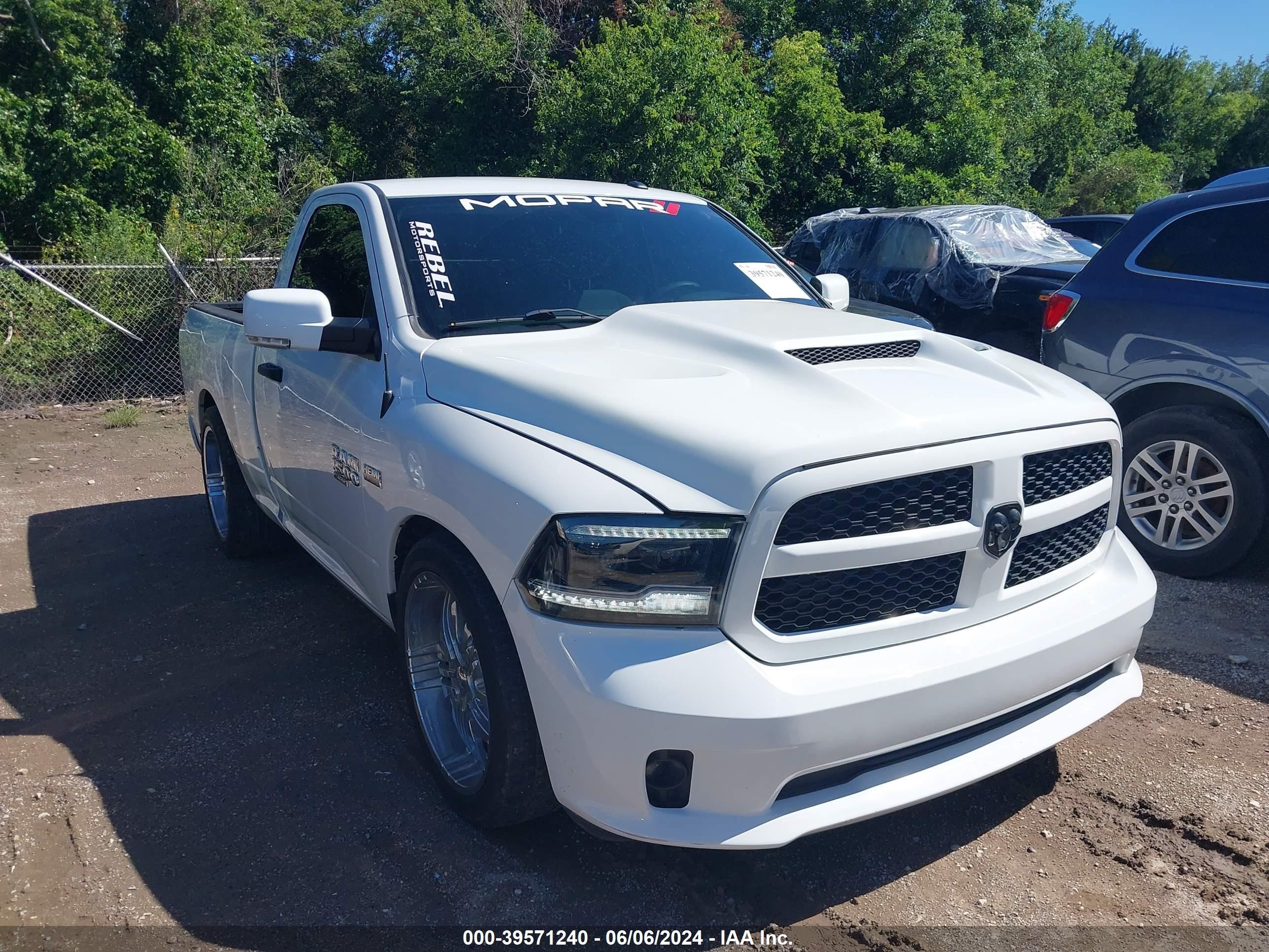 2019 Ram 1500 Classic Tradesman vin: 3C6JR6AT0KG645758