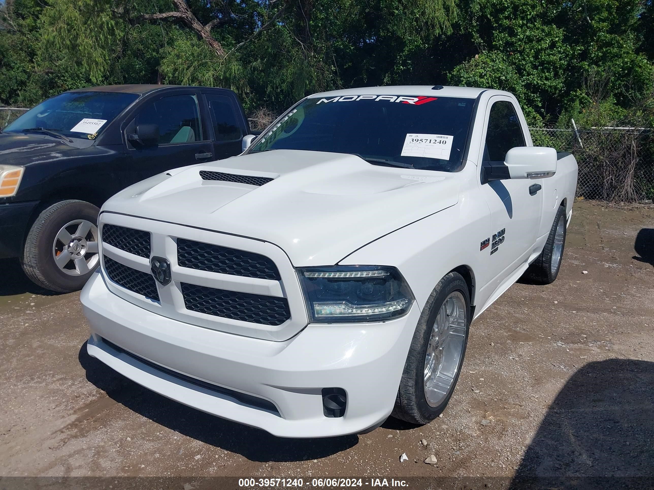 2019 Ram 1500 Classic Tradesman vin: 3C6JR6AT0KG645758