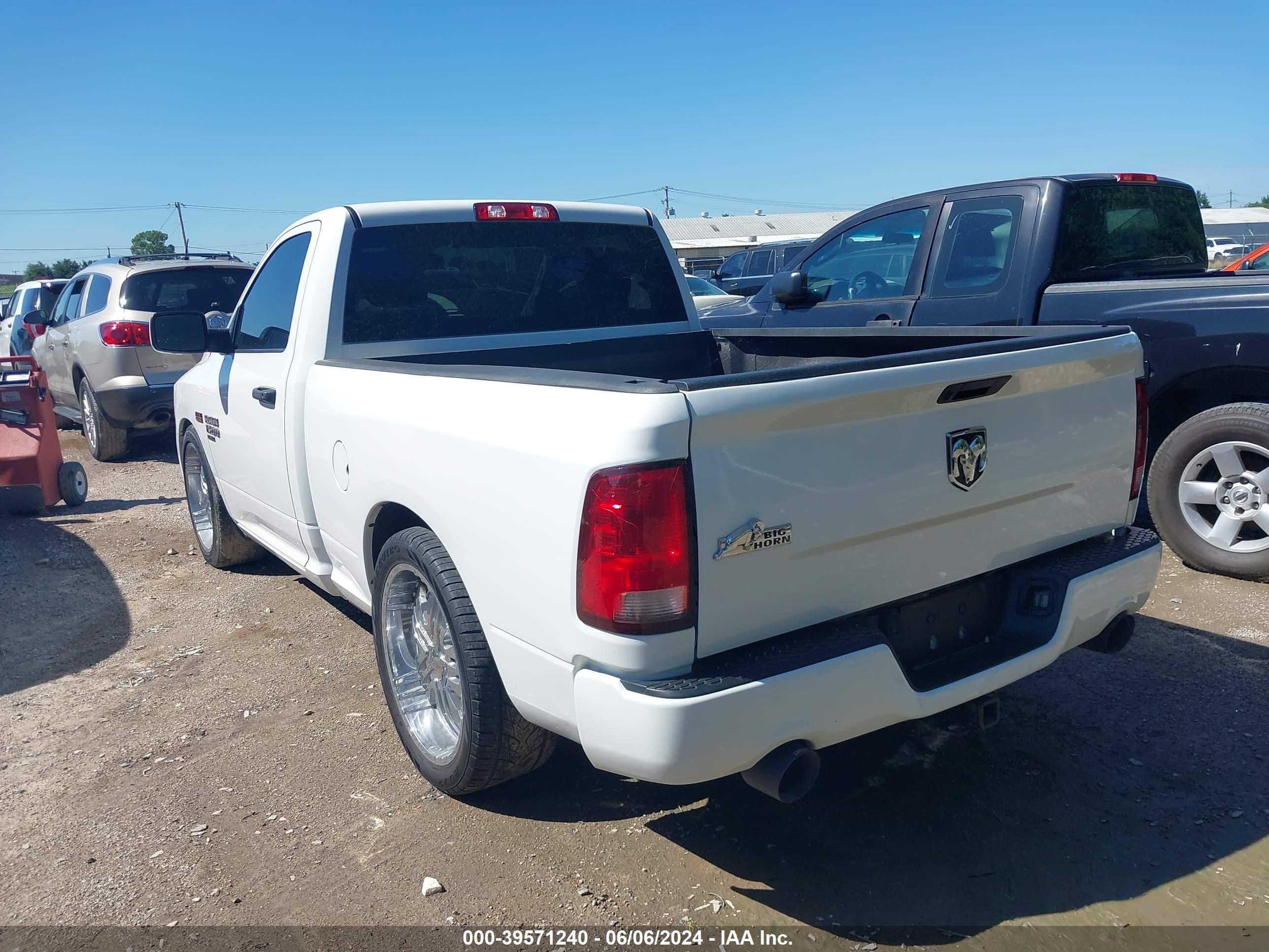 2019 Ram 1500 Classic Tradesman vin: 3C6JR6AT0KG645758