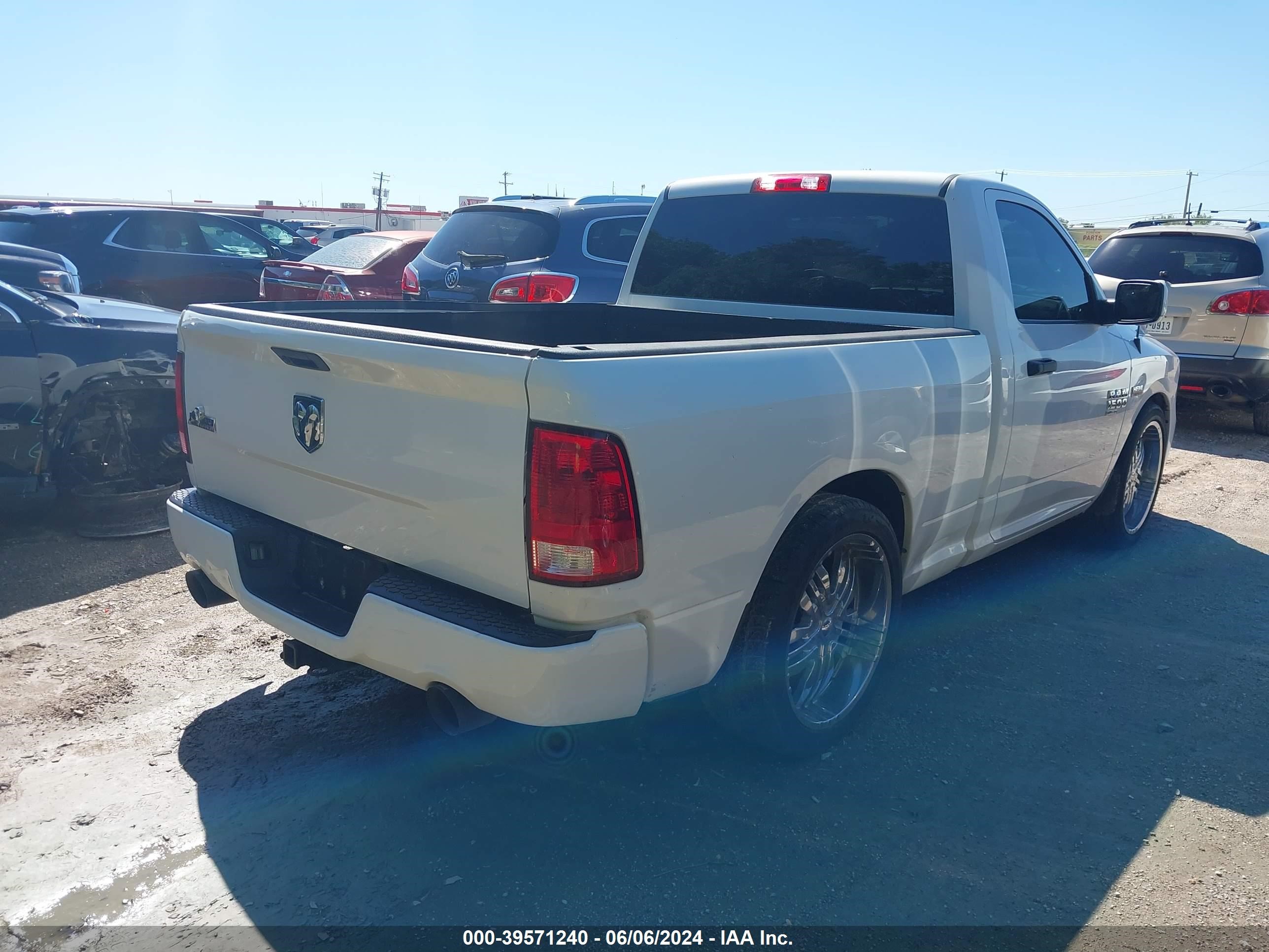 2019 Ram 1500 Classic Tradesman vin: 3C6JR6AT0KG645758