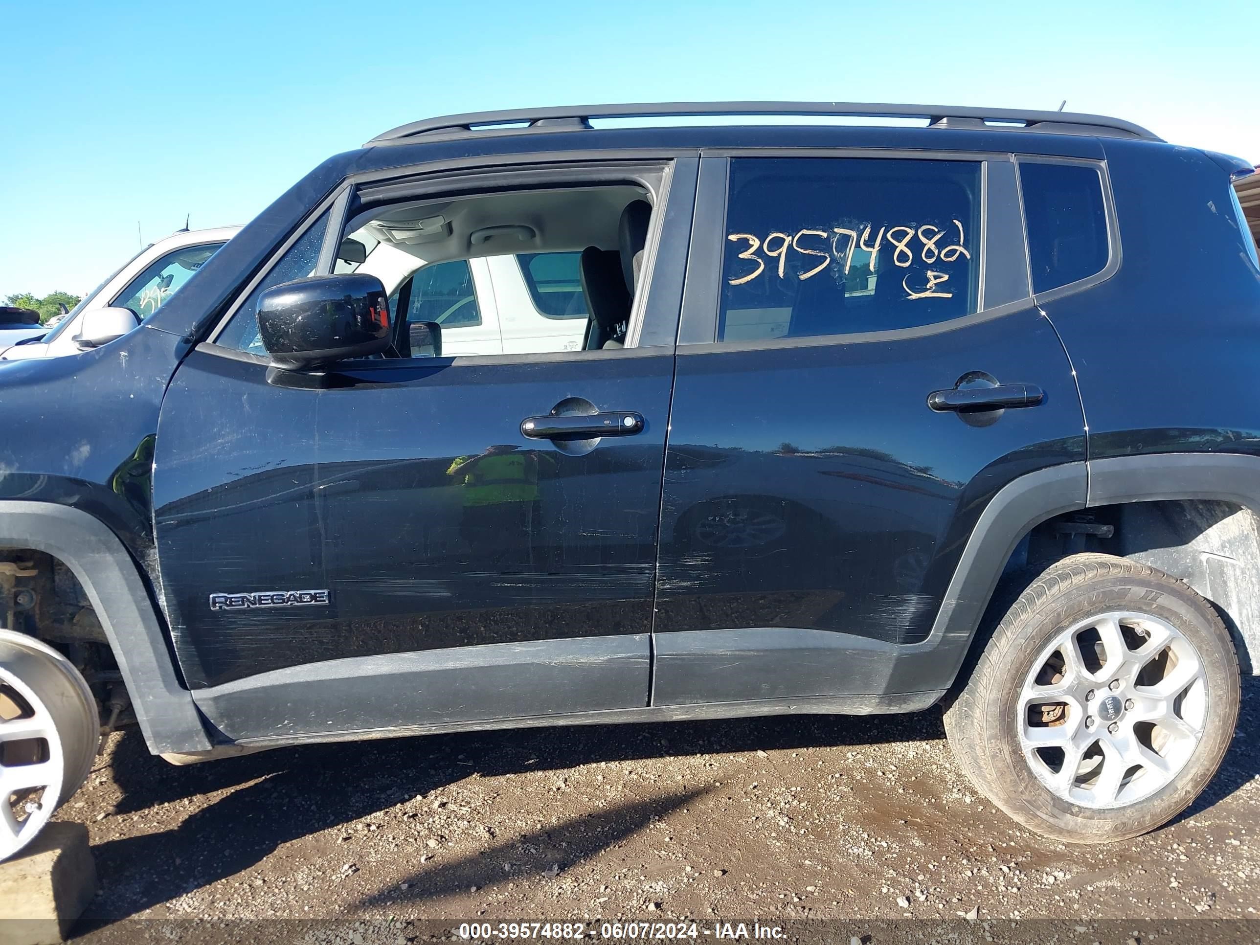 2017 Jeep Renegade Latitude 4X4 vin: ZACCJBBB5HPE93281