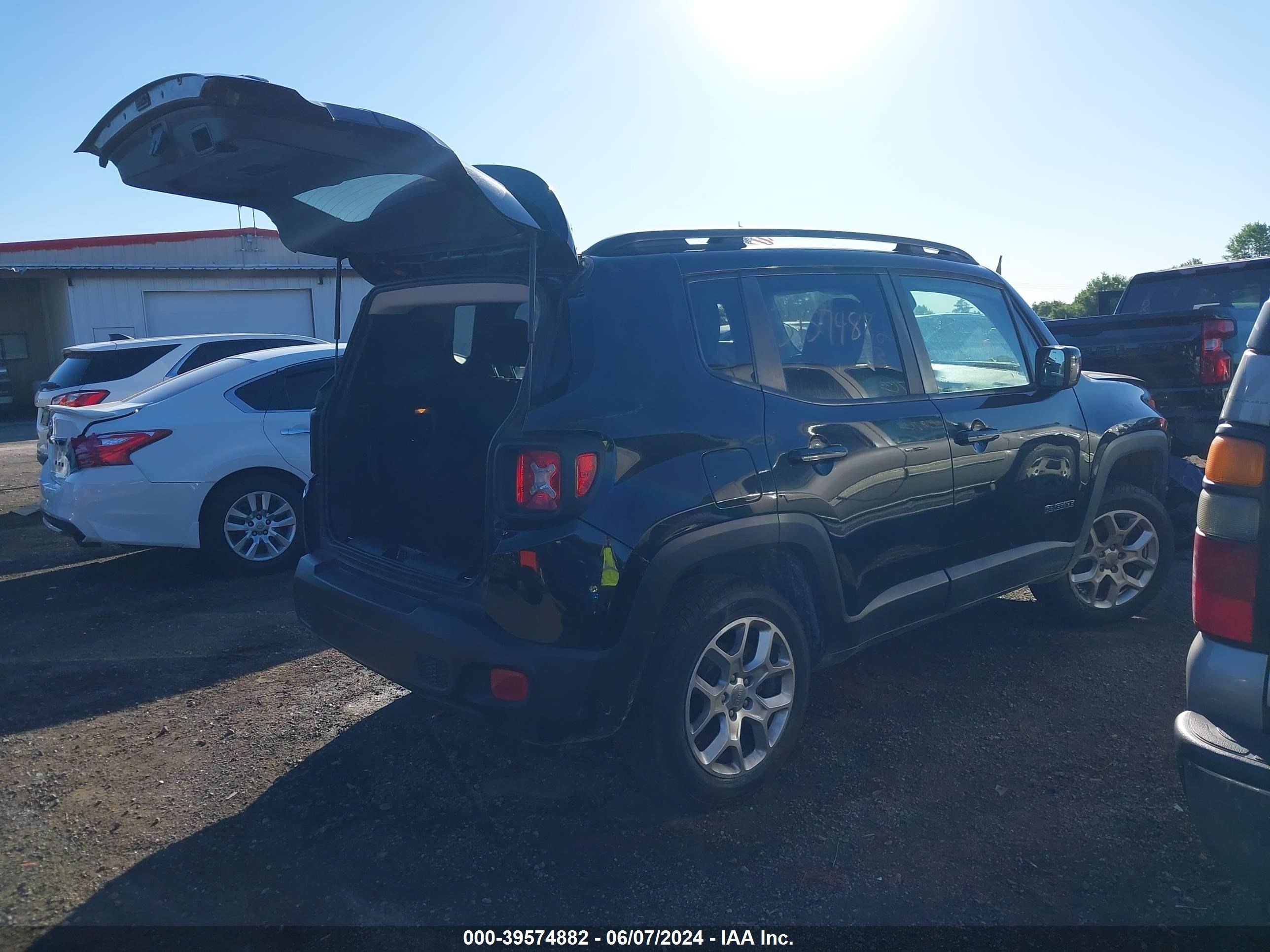 2017 Jeep Renegade Latitude 4X4 vin: ZACCJBBB5HPE93281