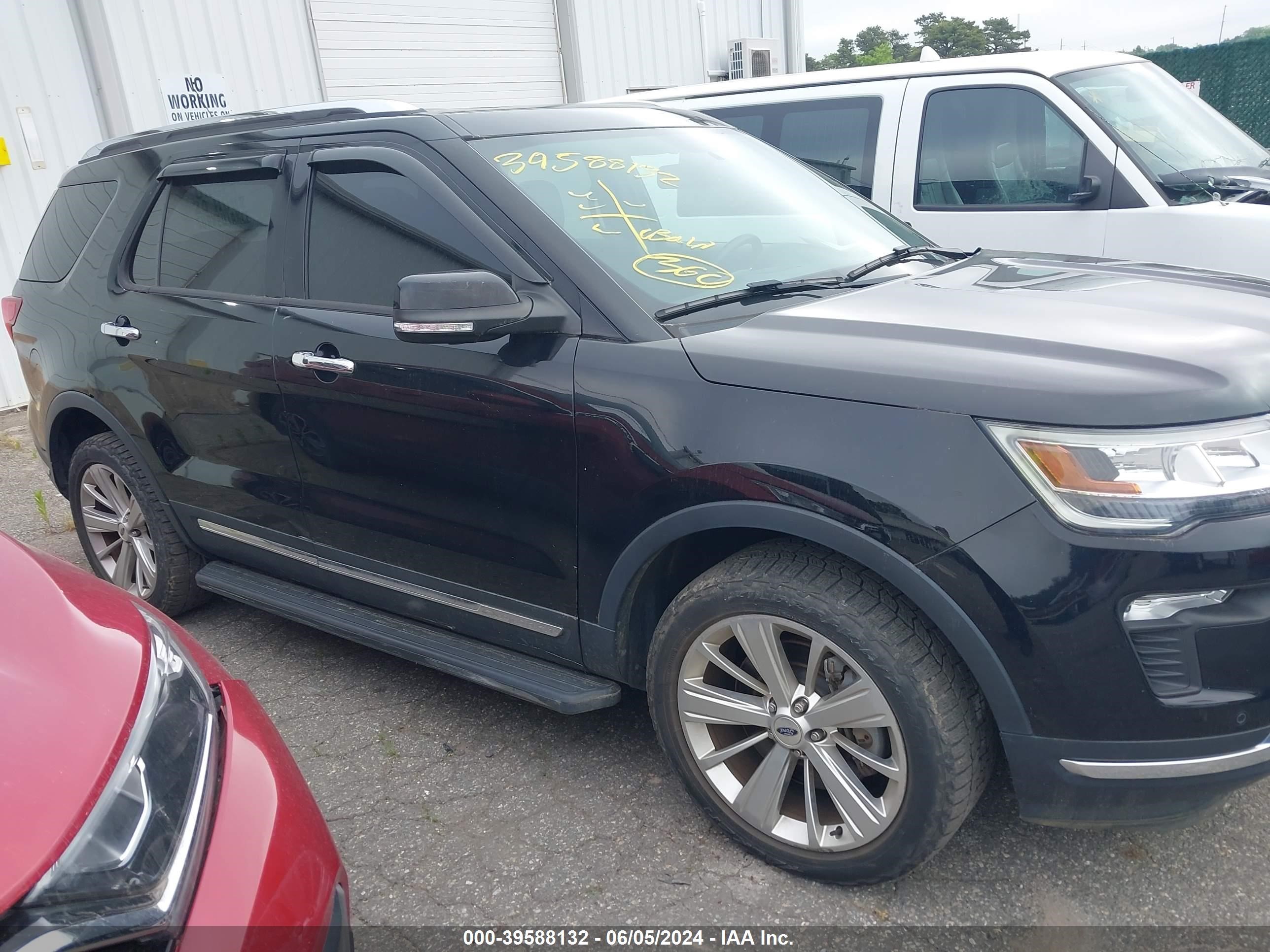 2018 Ford Explorer Limited vin: 1FM5K8FH6JGC64940