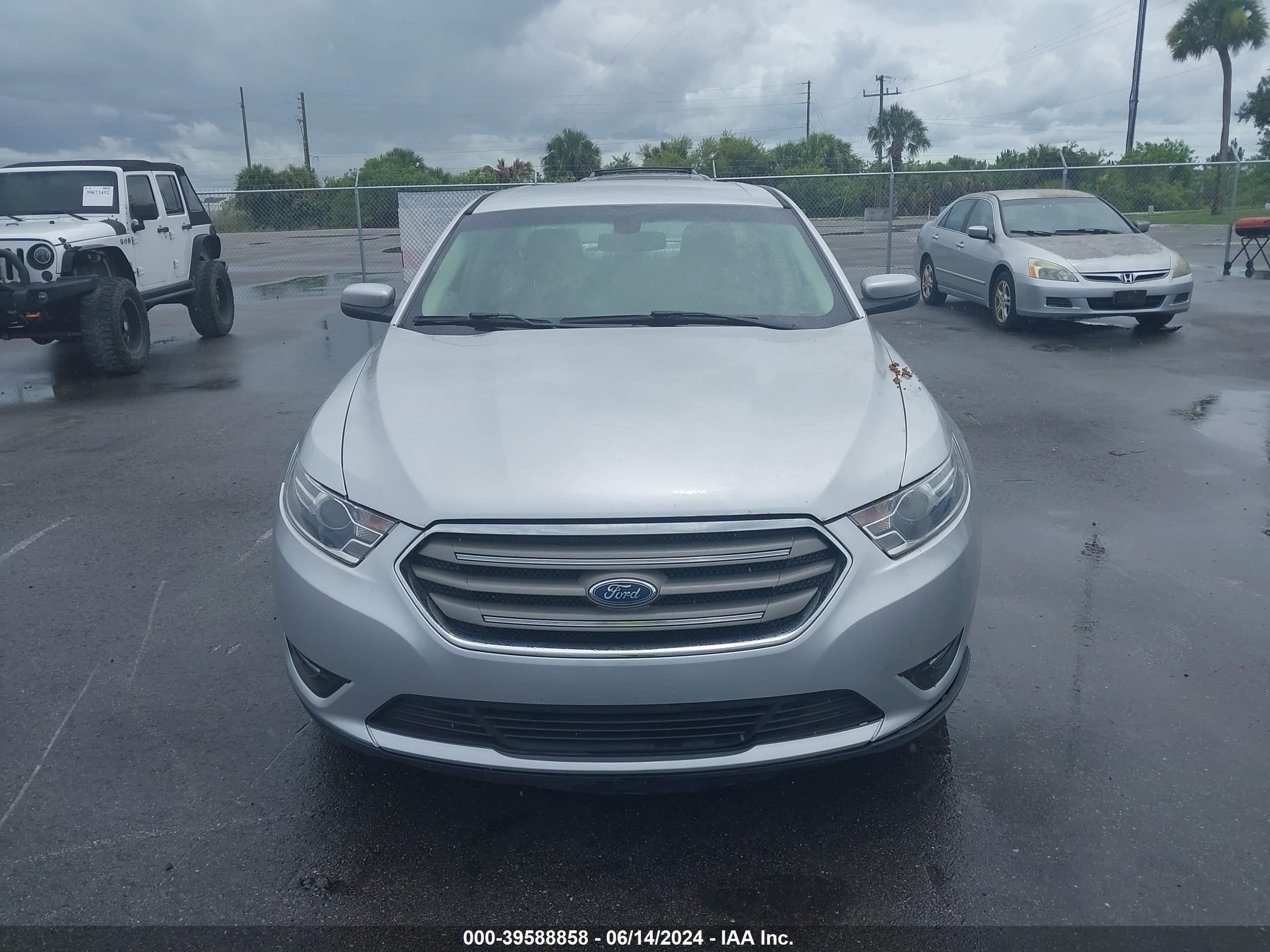 2018 Ford Taurus Sel vin: 1FAHP2E82JG142101