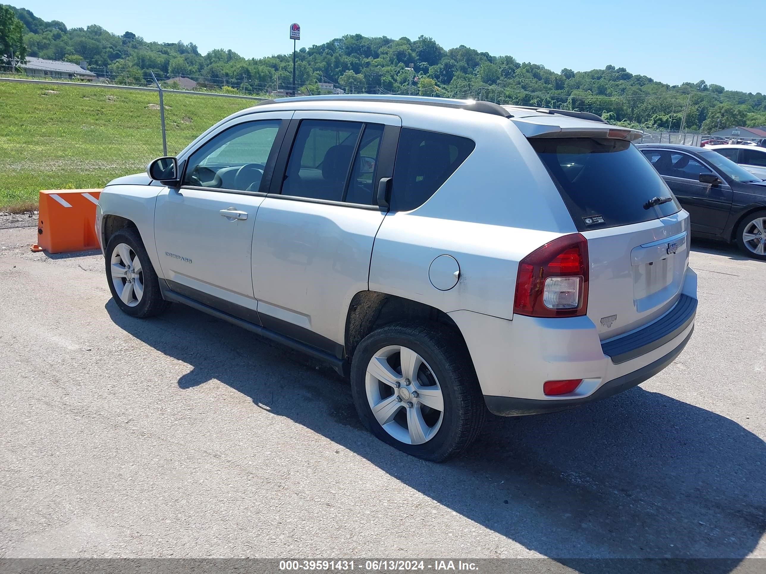 2014 Jeep Compass Latitude vin: 1C4NJCEB9ED518087