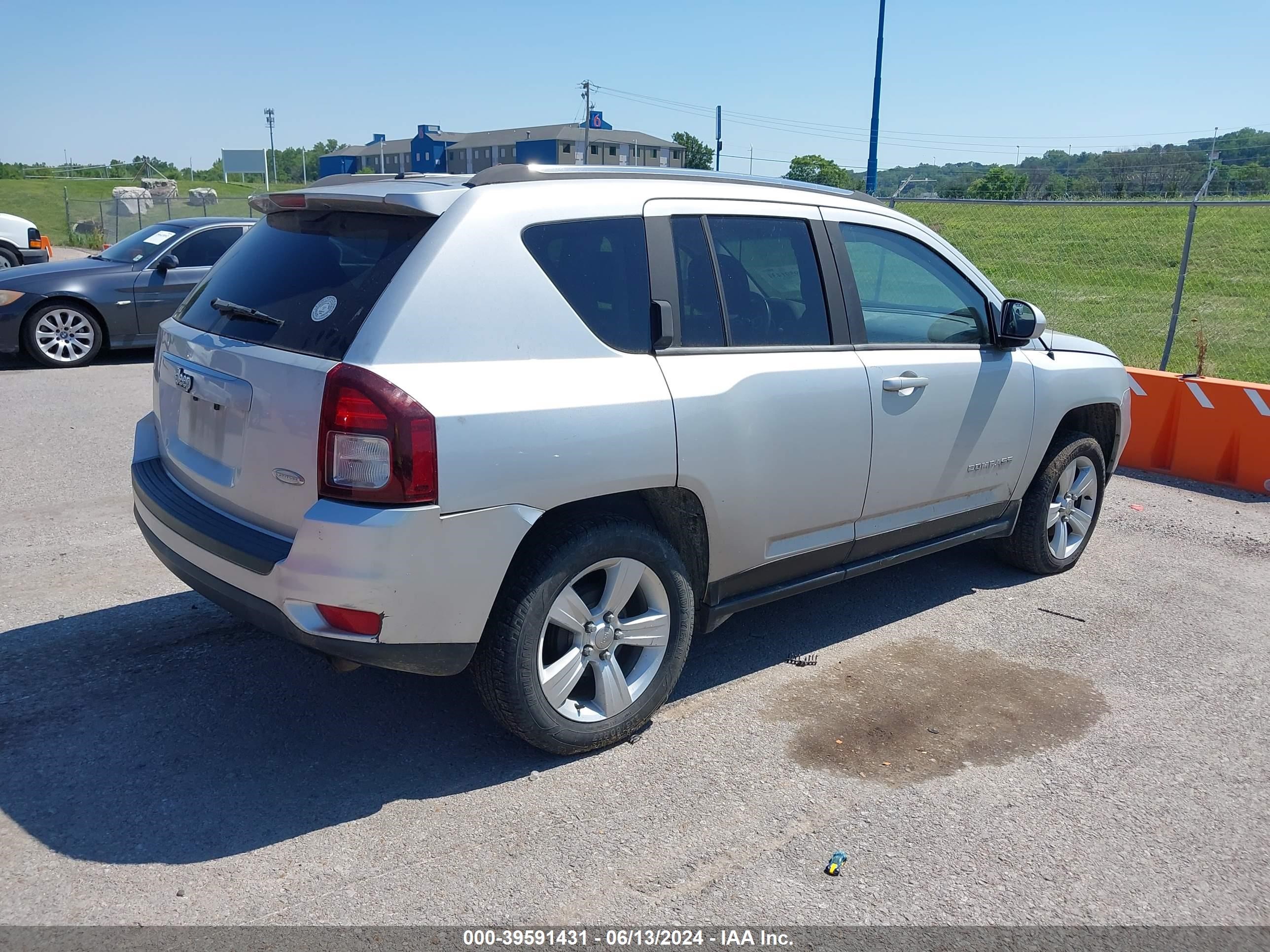 2014 Jeep Compass Latitude vin: 1C4NJCEB9ED518087