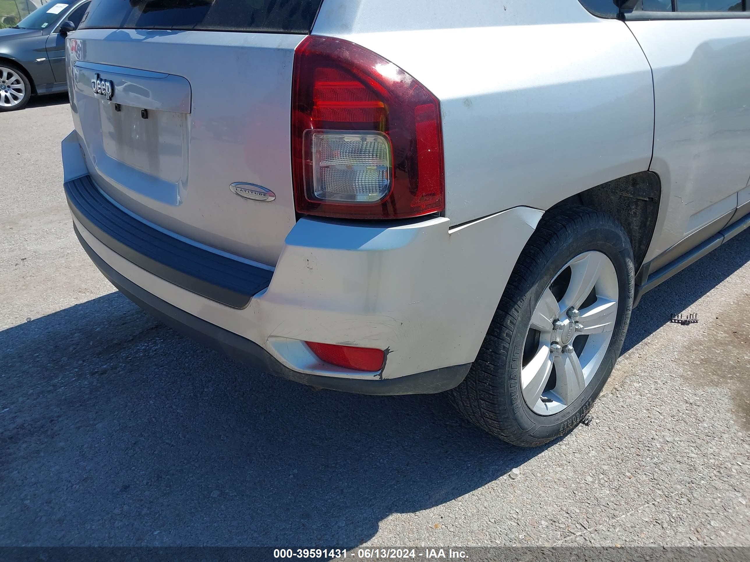 2014 Jeep Compass Latitude vin: 1C4NJCEB9ED518087