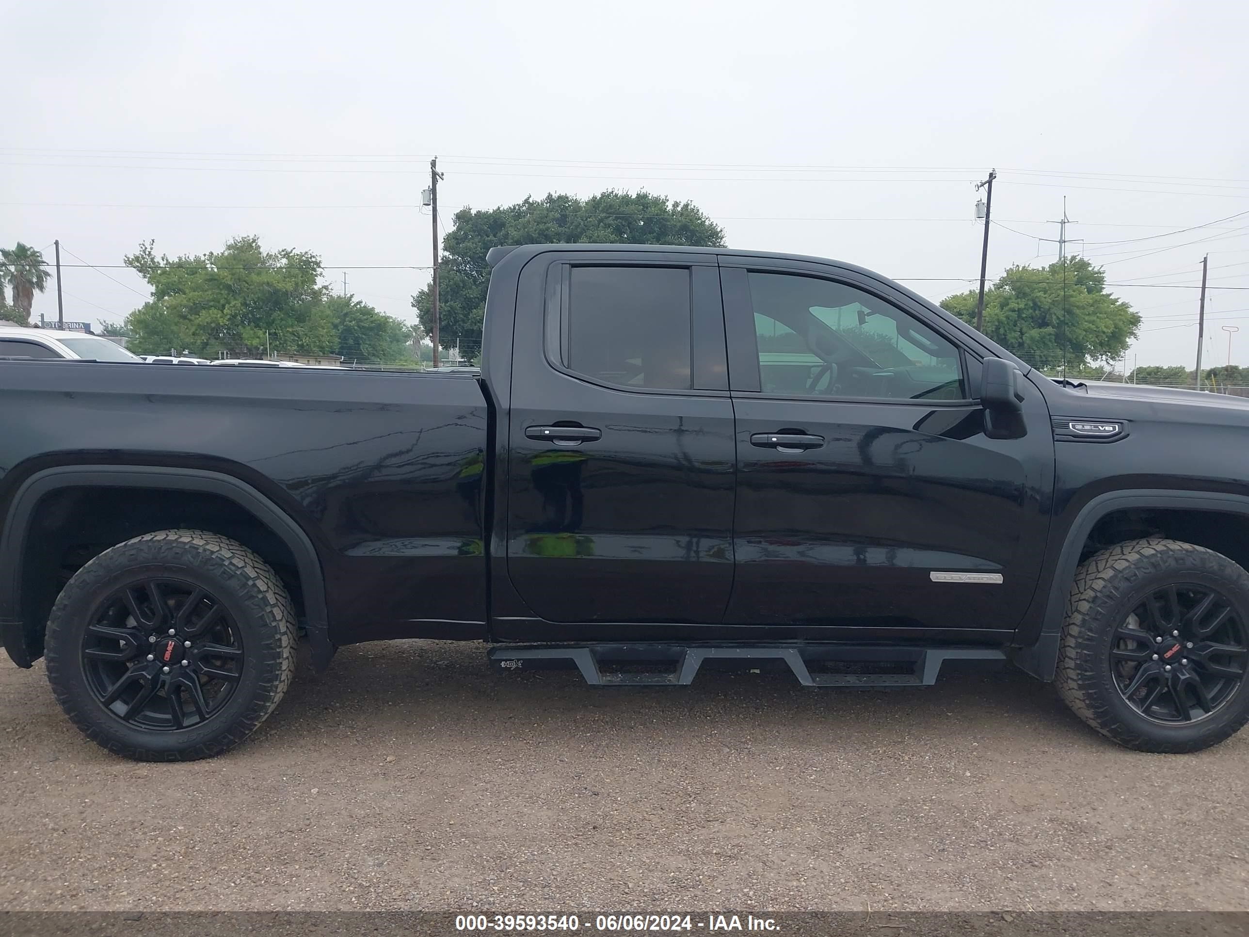 2020 GMC Sierra 1500 2Wd Double Cab Standard Box Elevation vin: 1GTR8CED0L2359037