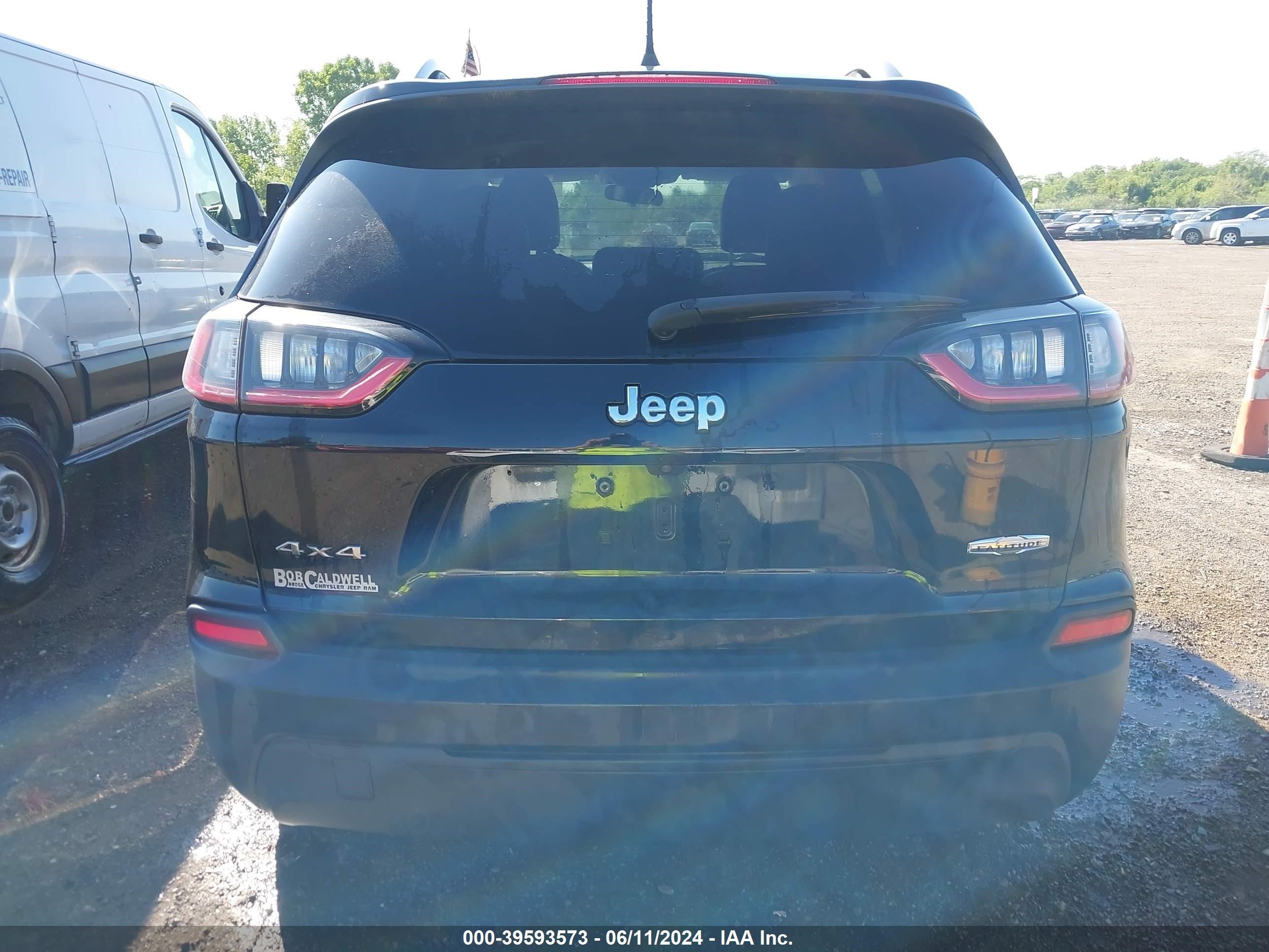 2019 Jeep Cherokee Latitude Plus 4X4 vin: 1C4PJMLB2KD168797