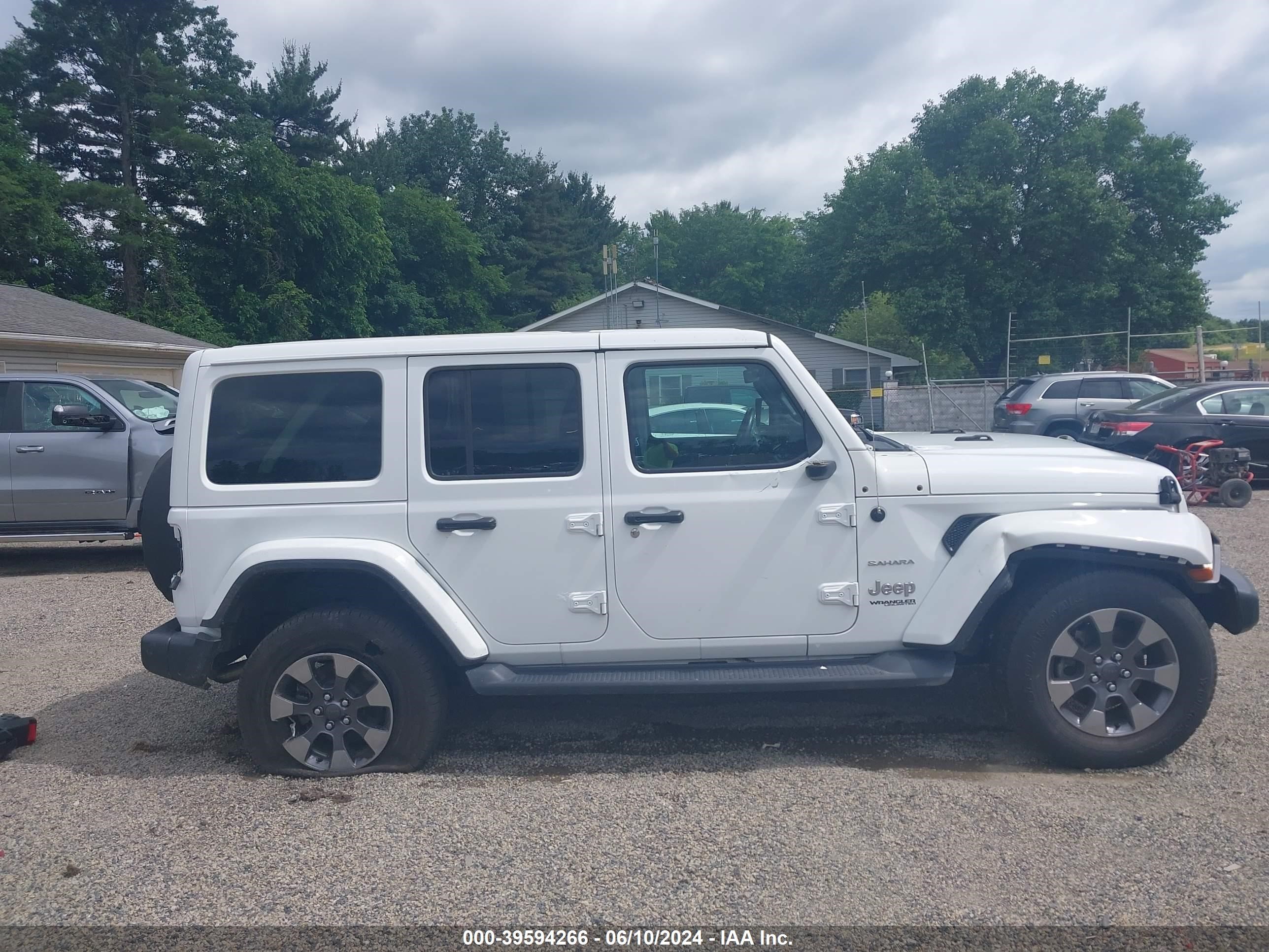 2019 Jeep Wrangler Unlimited Sahara 4X4 vin: 1C4HJXEG4KW622051