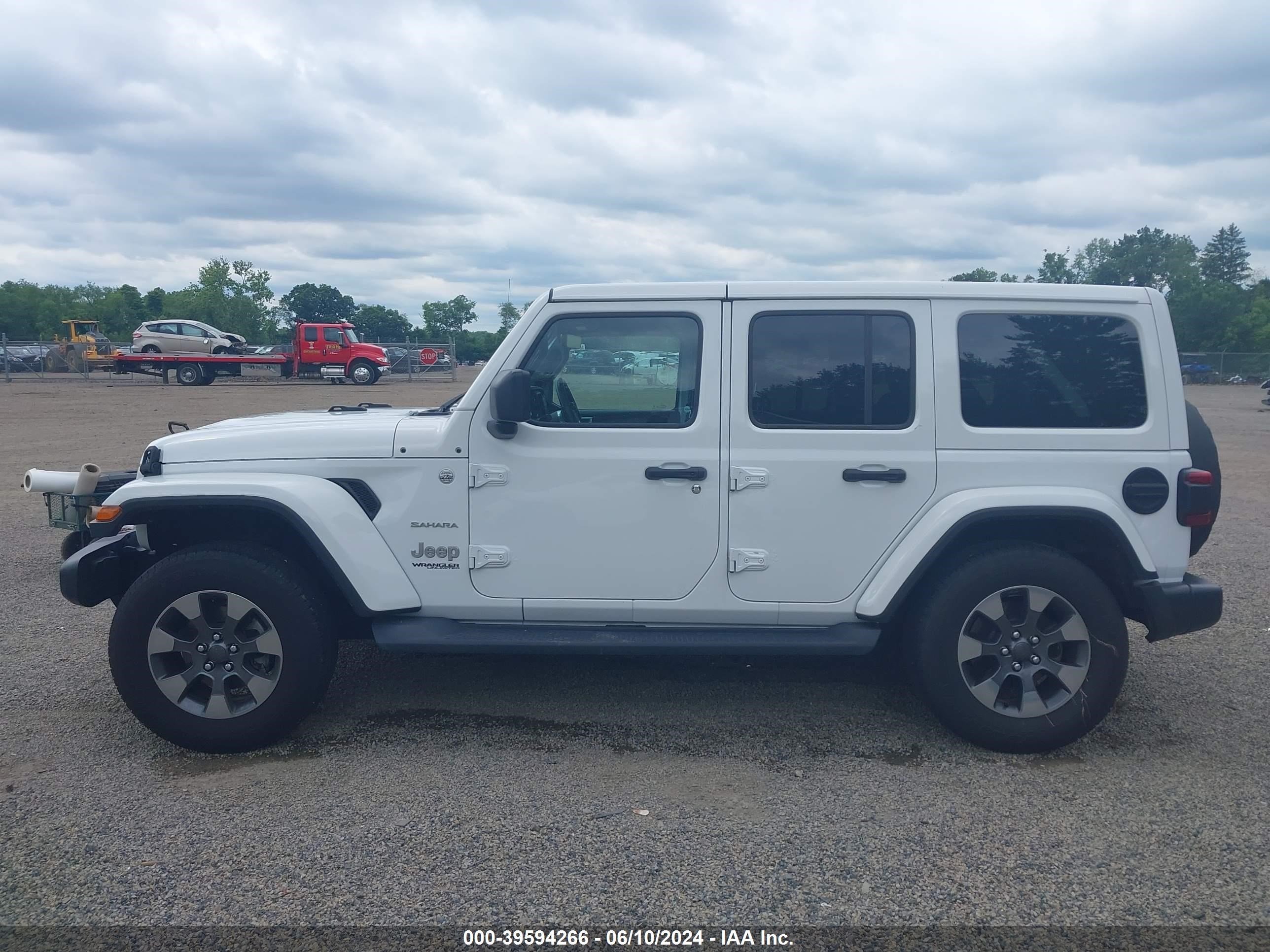 2019 Jeep Wrangler Unlimited Sahara 4X4 vin: 1C4HJXEG4KW622051