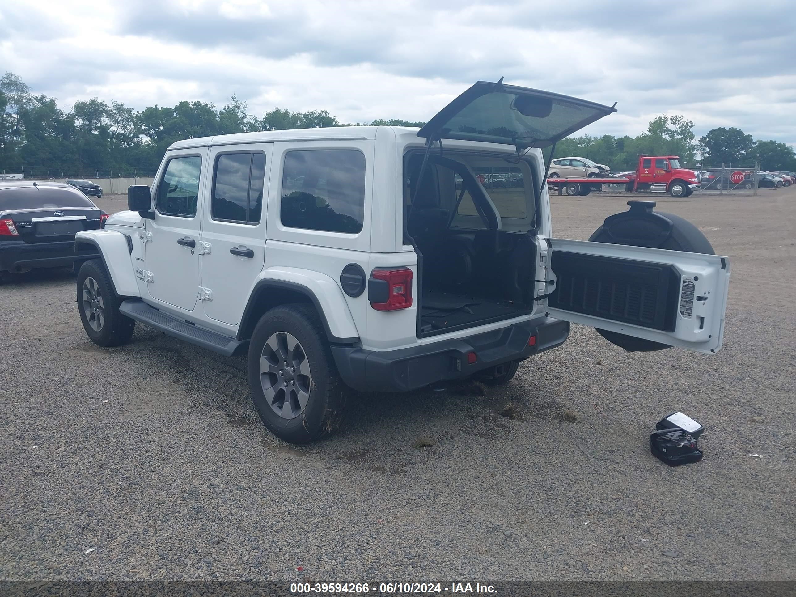 2019 Jeep Wrangler Unlimited Sahara 4X4 vin: 1C4HJXEG4KW622051