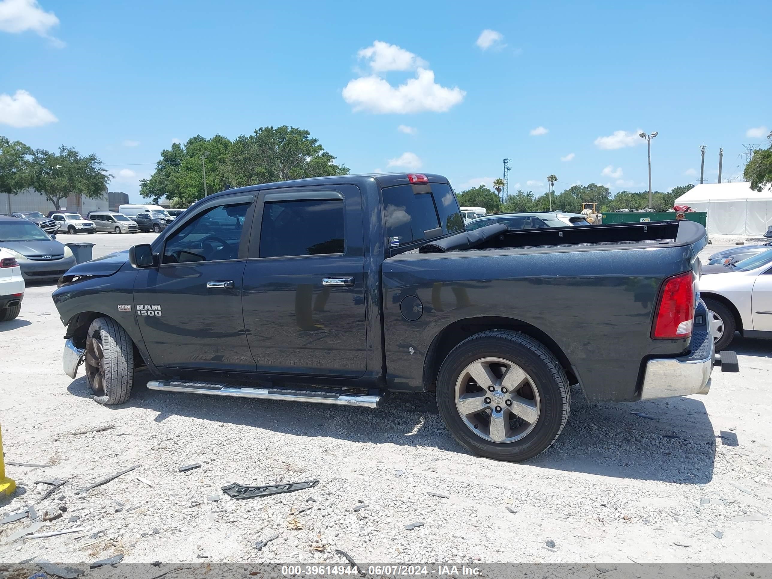 2015 Ram 1500 Big Horn vin: 3C6RR7LT9FG641364